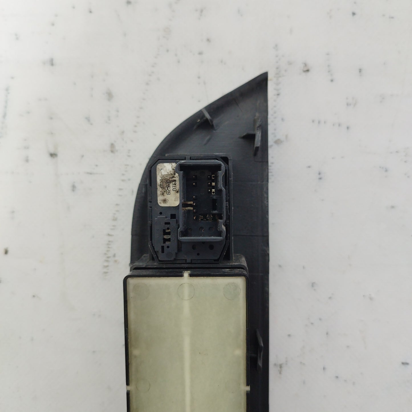 Front left control panel with 2 buttons Suzuki Swift 2005 code: 83762-62j1 ecoAC4884