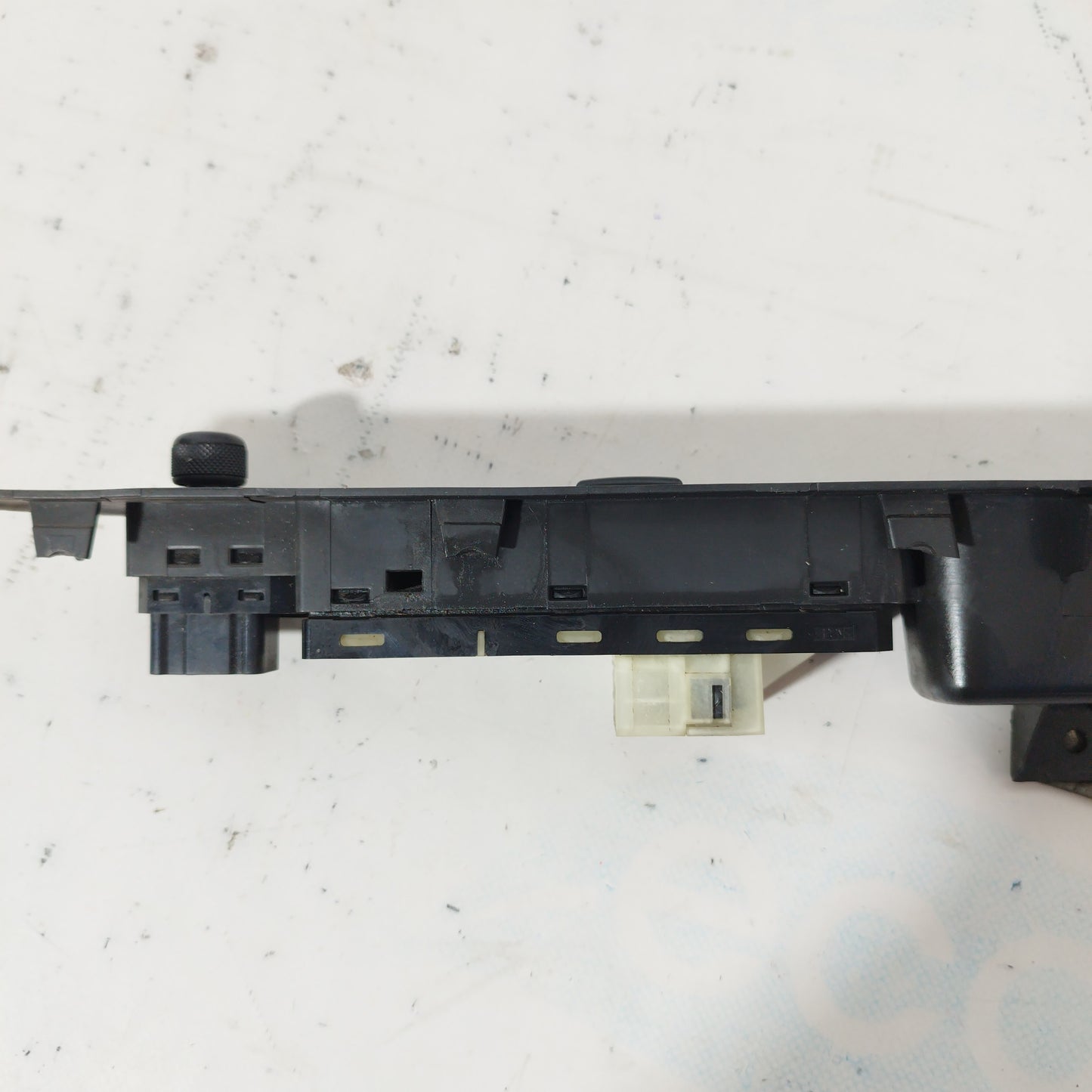 Front left control panel with 2 buttons Suzuki Swift 2005 code: 83762-62j1 ecoAC4884