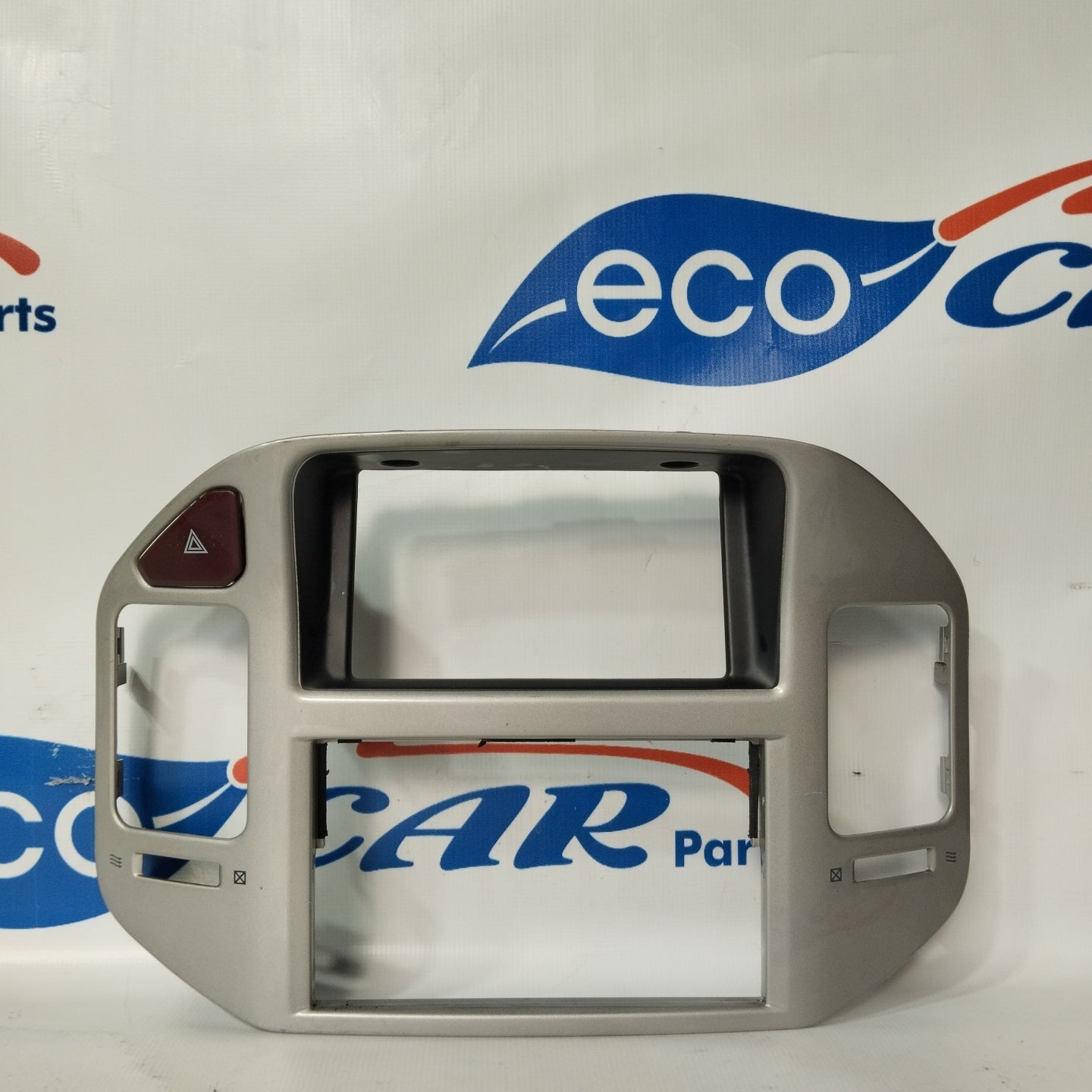 Grille / Central frame Mitsubishi Pajero 2005 code: MR456373 ecoAG2718