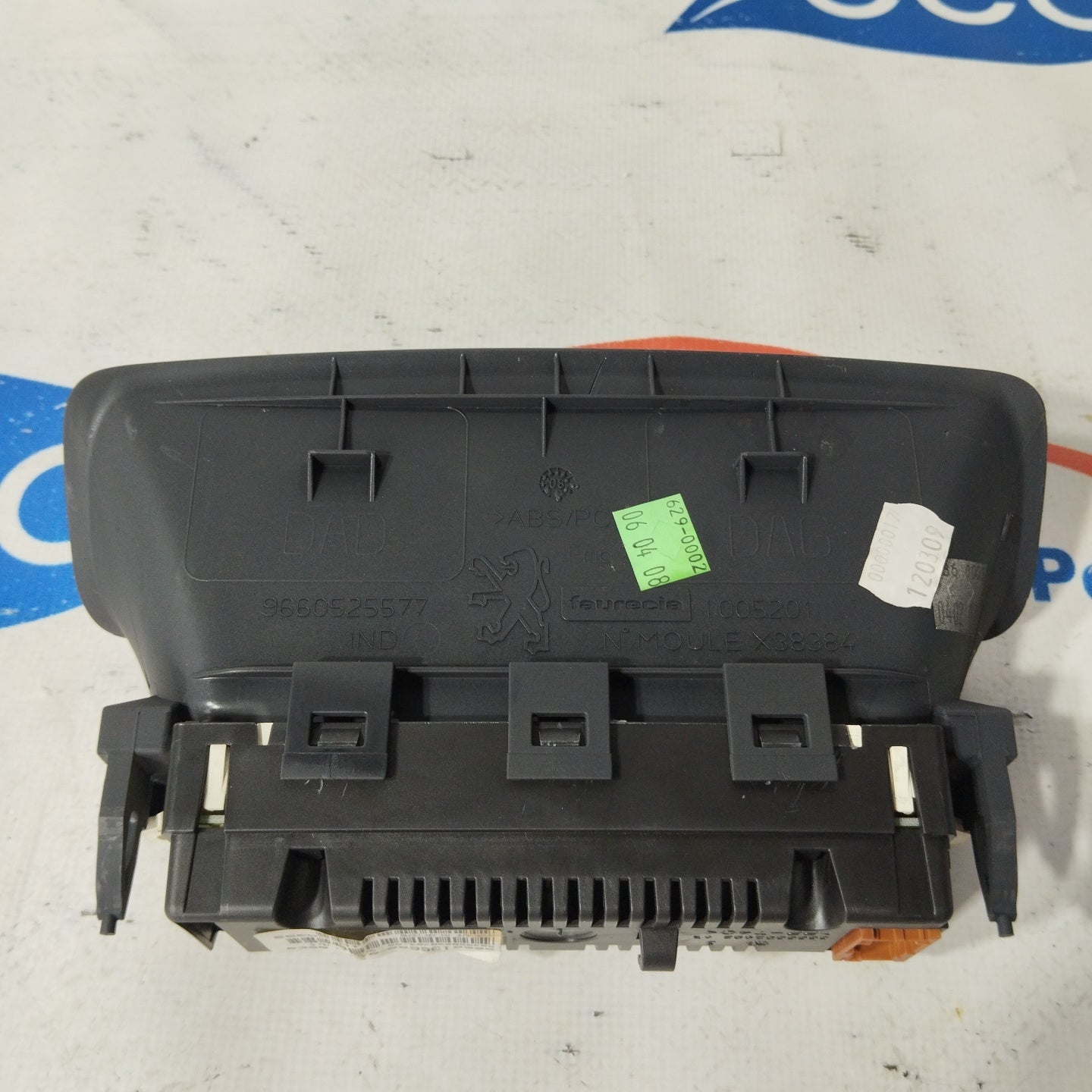 Peugeot 308 Bordcomputer-Displaycode: 9666136680-01 ecoAG2728