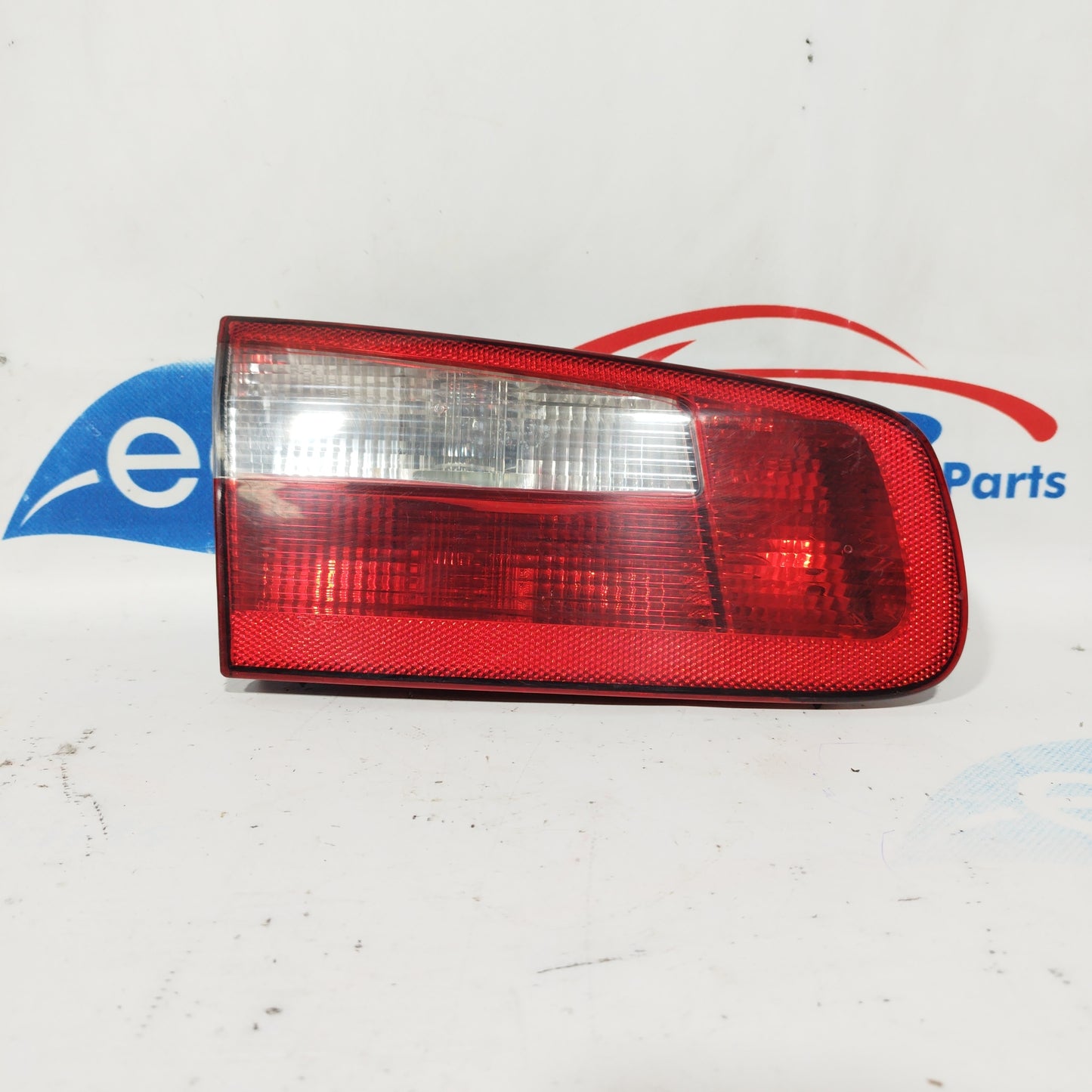Internal rear left light Renault Laguna 2002 sedan code: 8200002475 ecoAC5236