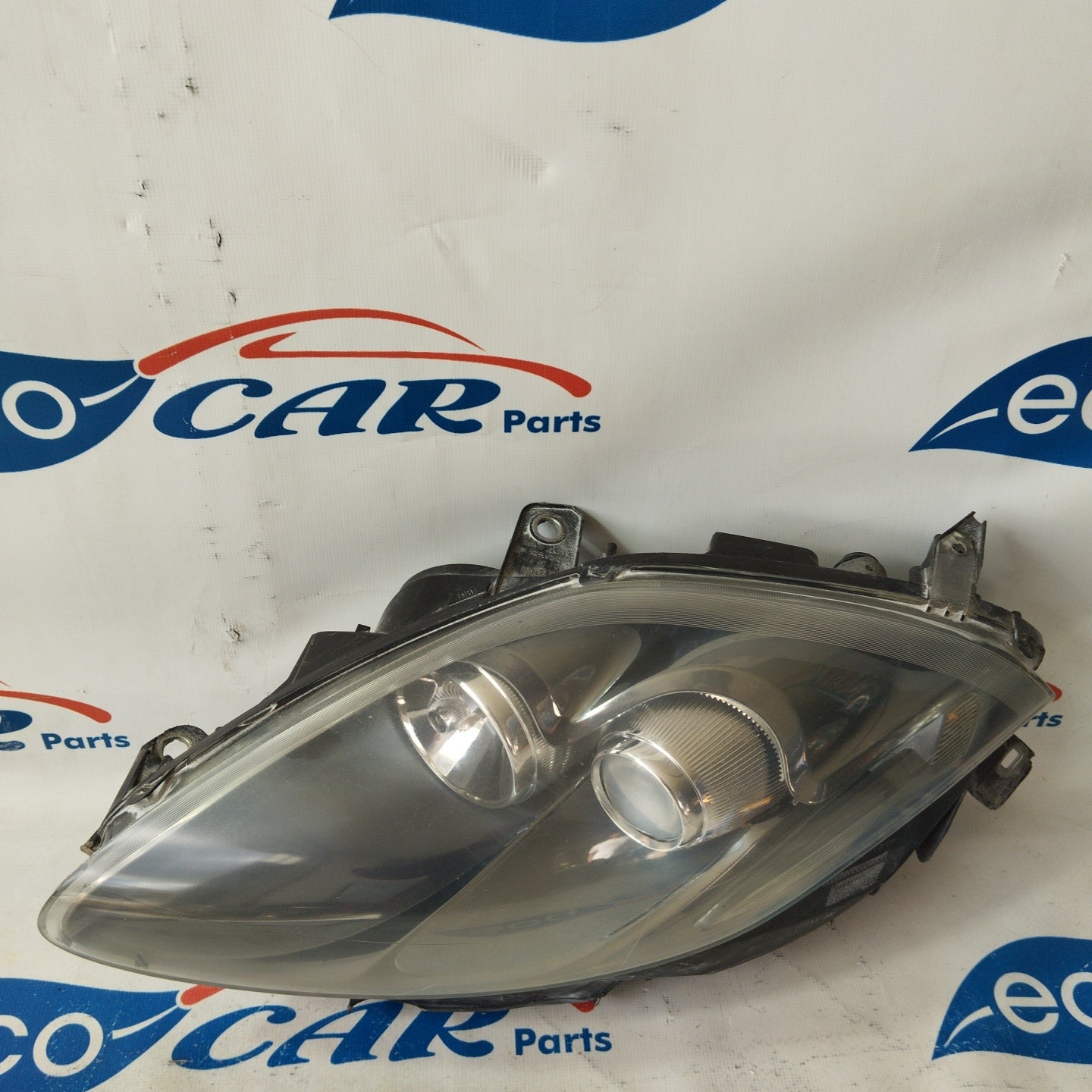 Fanale anteriore sx Fiat Bravo 2008 fondo scuro freccia bianca ecoAG2891