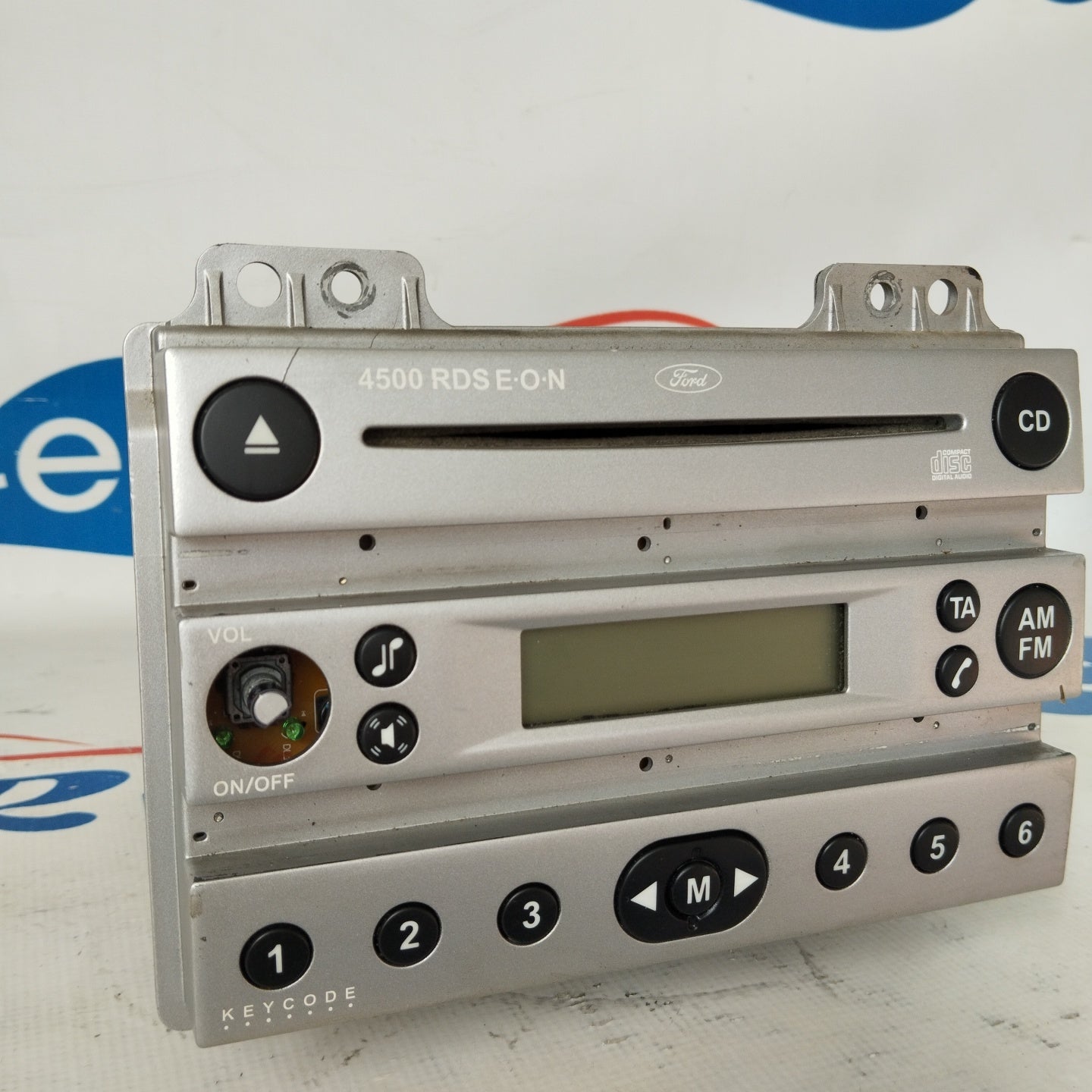 FACADE AUTORADIO FORD FIESTA 2002-2005 - EQUIPE AVEC L AUTORADIO EN 3  PARTIES - autoprestige autoradio