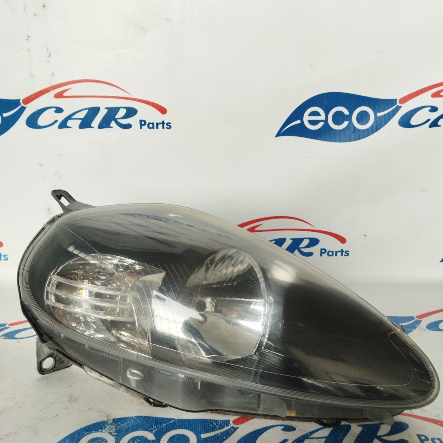 Fanale anteriore dx Fiat Grande Punto Abarth fondo nero freccia gialla (DEPO) ecoAG2935