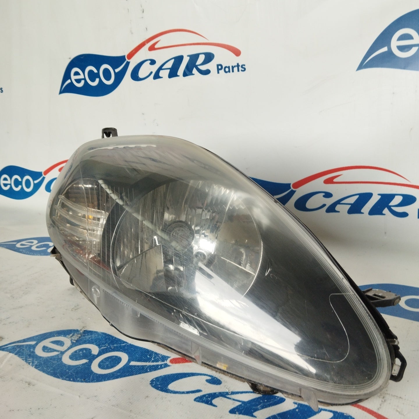 Fanale anteriore dx Fiat Grande Punto Abarth fondo nero freccia gialla (DEPO) ecoAG2935