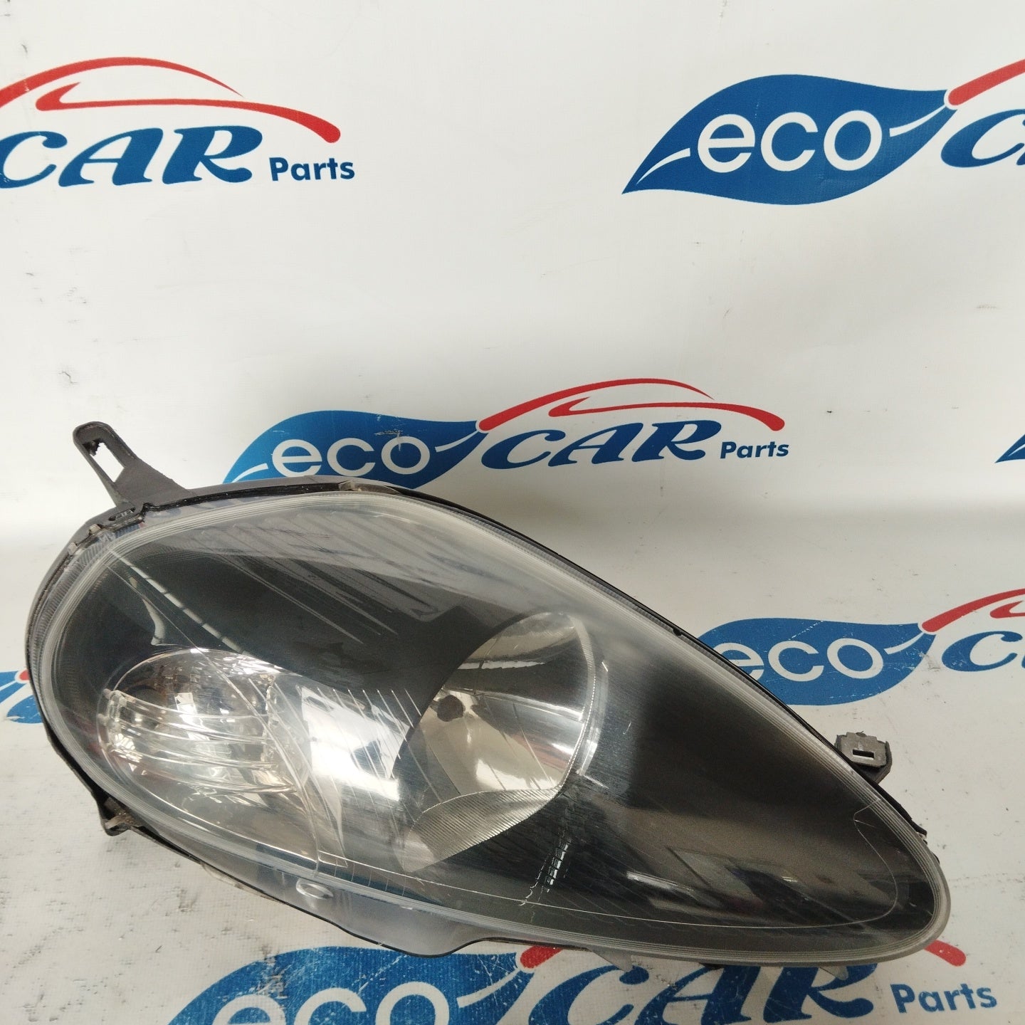 Fanale anteriore dx Fiat Grande Punto Abarth fondo nero freccia gialla (DEPO) ecoAG2935