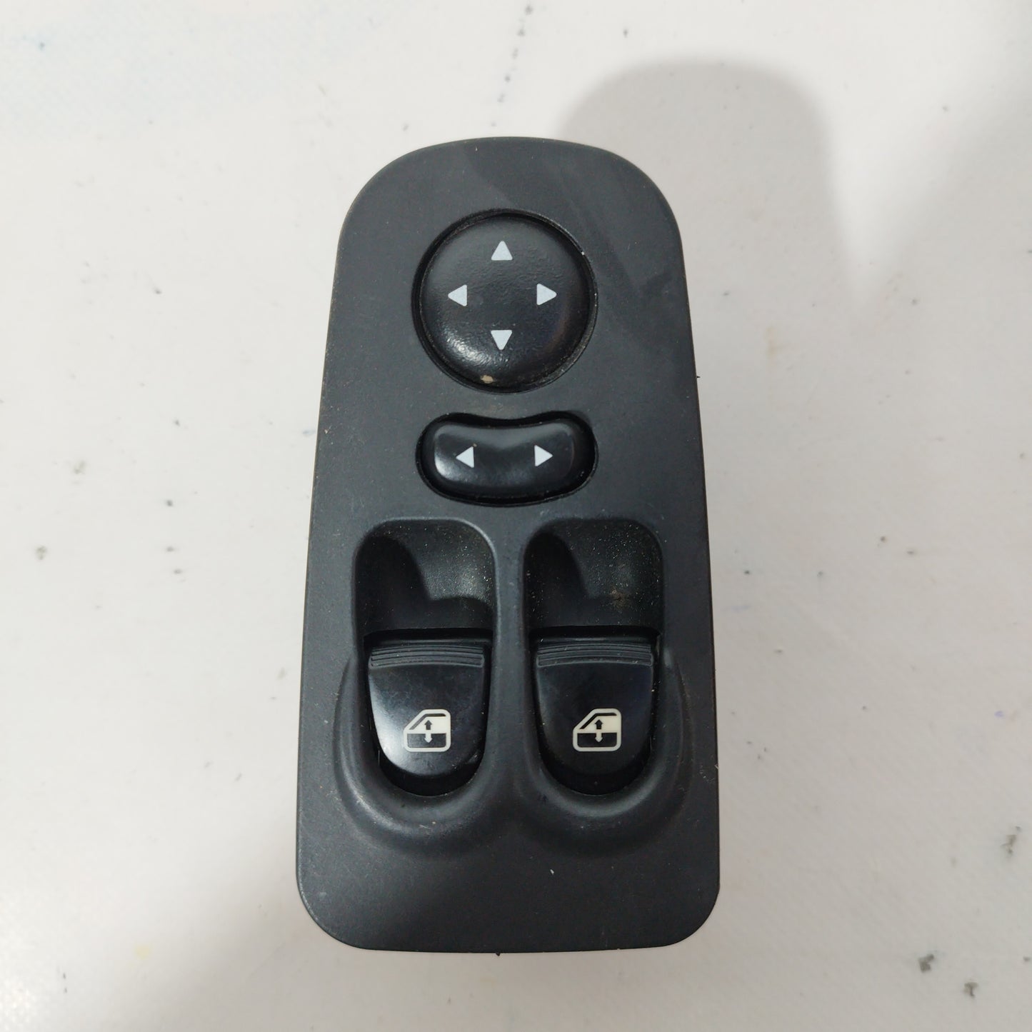 Left 2-button control panel Lancia Y 2005 code: 735360604 ecoAC3935