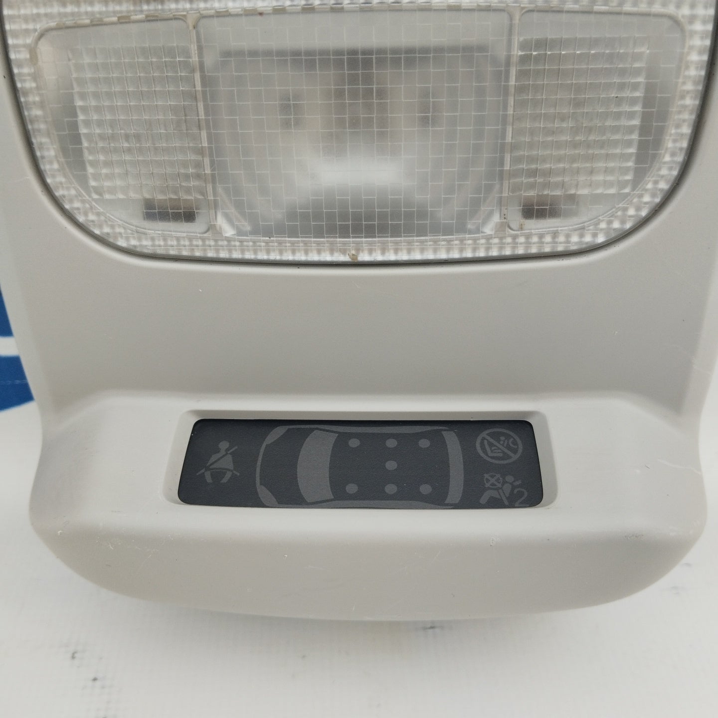 Courtesy light Peugeot 5008 2010 code: 9681370177 ecoAG3045