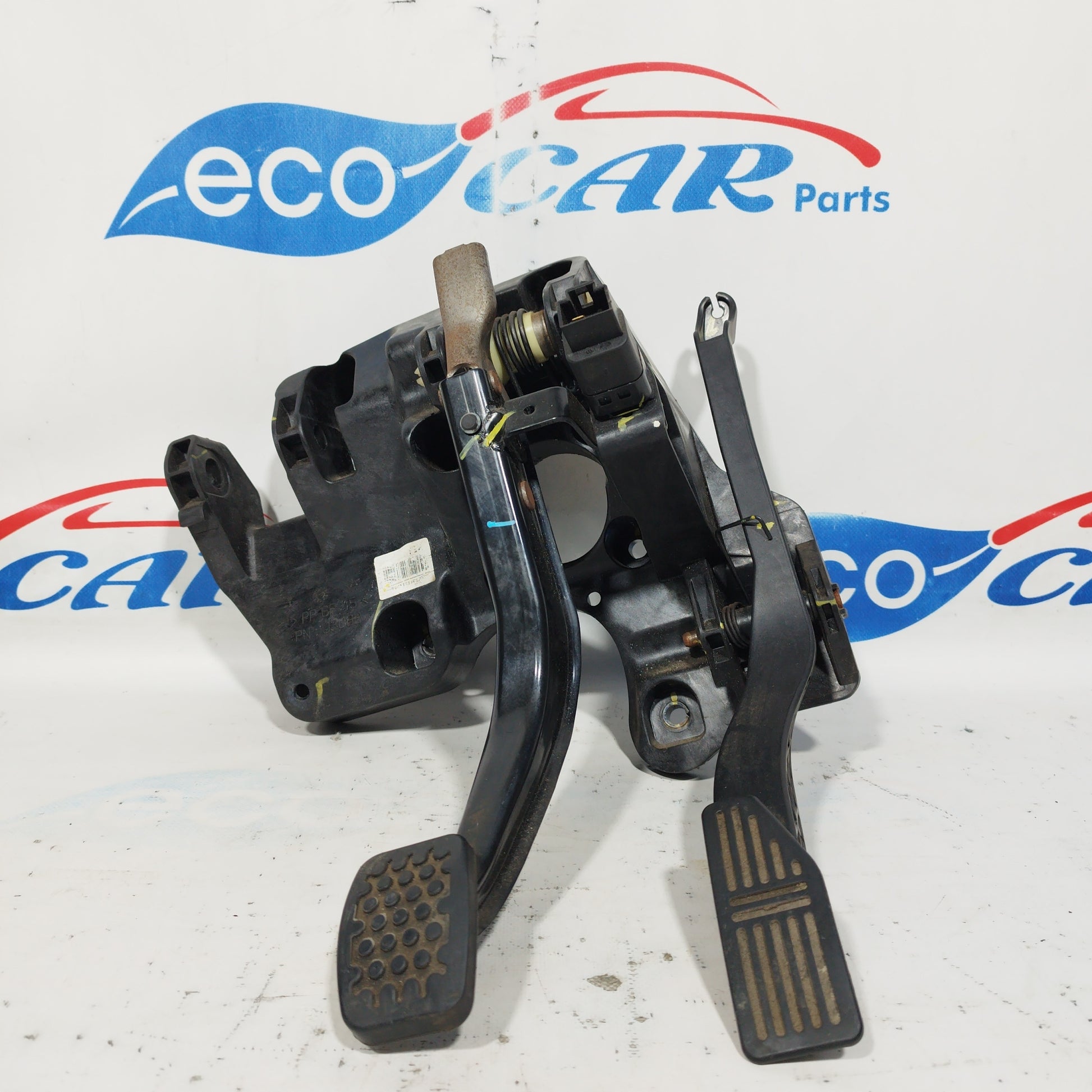 chevrolet spark pedal box Pedal set with accelerator and brake pedals Chevrolet Spark 2011 ecoAC – ECOCAR Parts