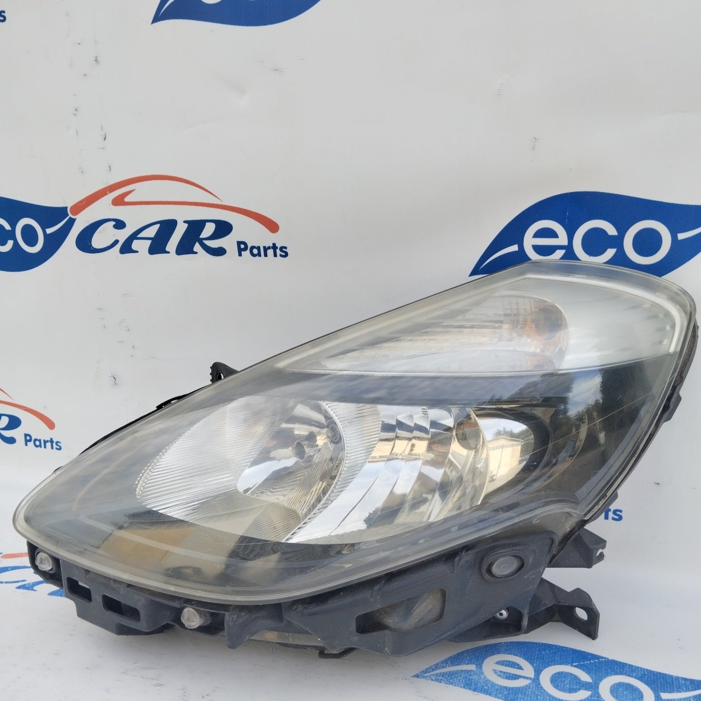 Left front light Renault Clio 2008 black background DEPO ecoAG3092