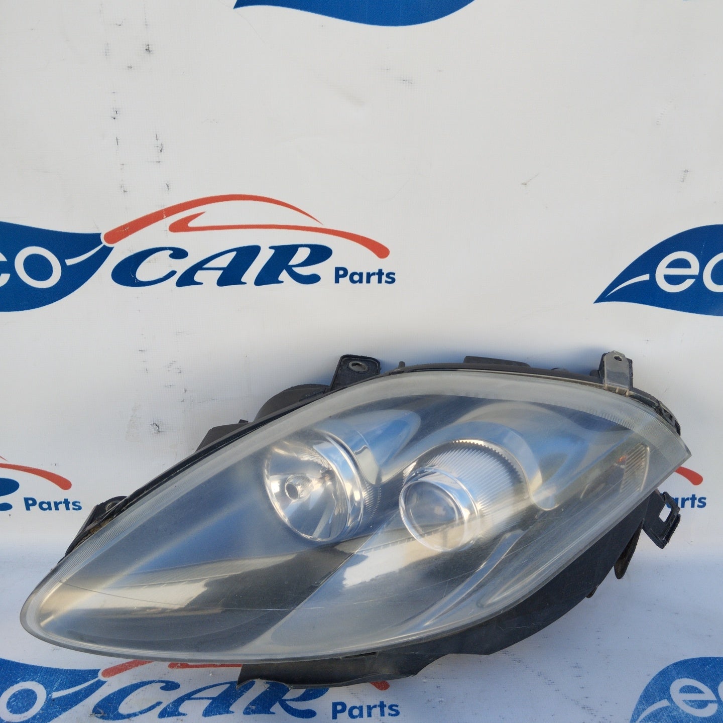 Fanale anteriore sx Fiat Bravo Fondo scuro freccia bianca ecoAG3102