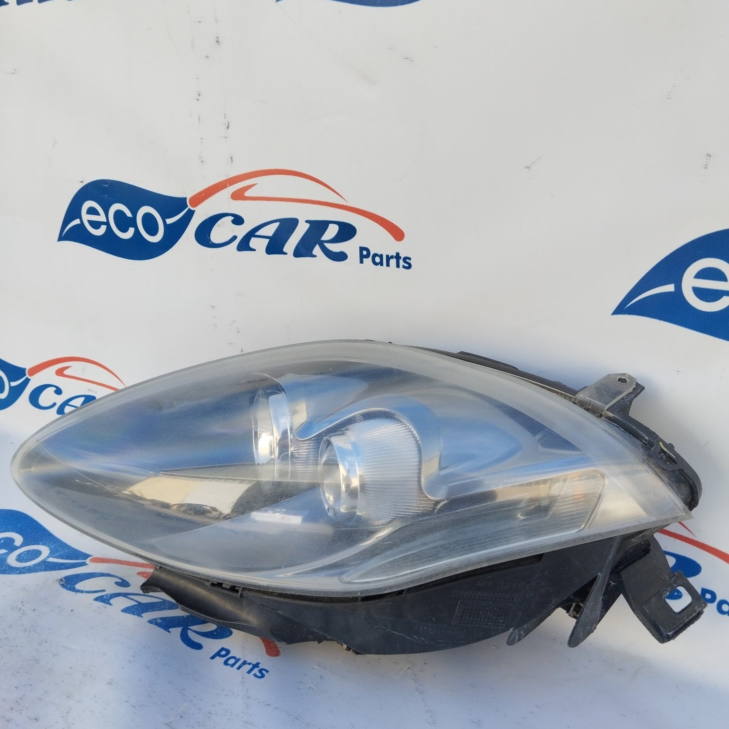 Fanale anteriore sx Fiat Bravo Fondo scuro freccia bianca ecoAG3102