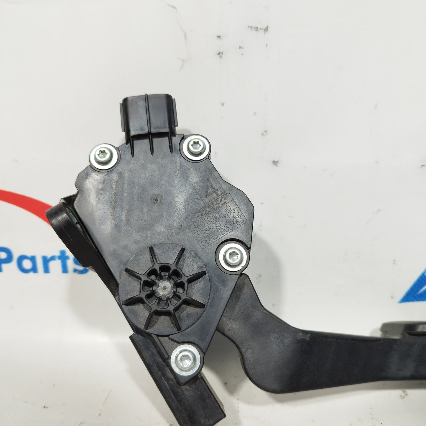 Accelerator pedal Subaru Forester 2010 2.0 B code: 198800-7120 ecoAC5679