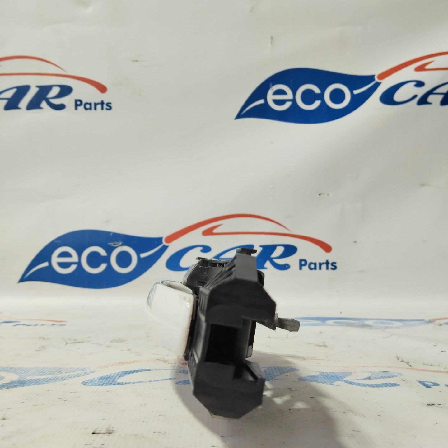 White front left external handle Volkswagen Polo 2014 code: 5n0837885h ecoAG3240