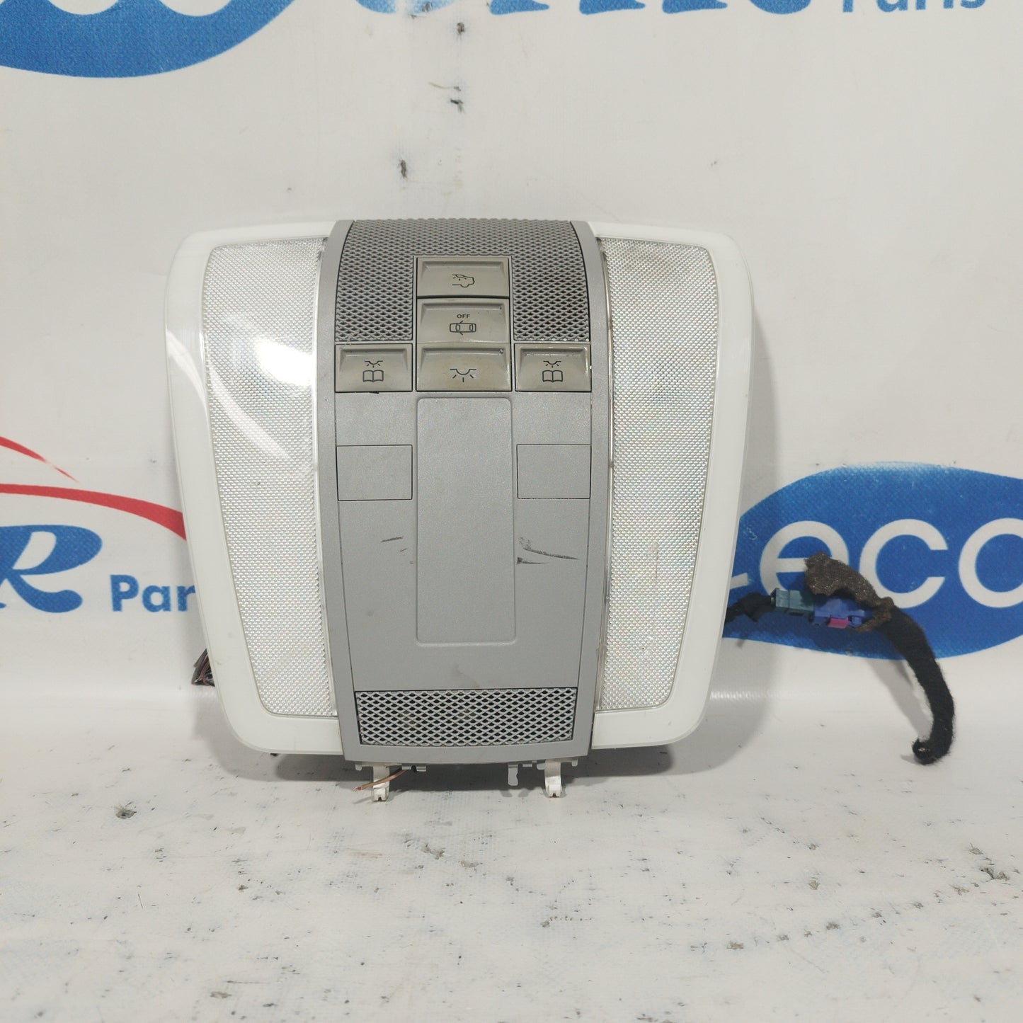 Courtesy light Mercedes C-Class W204 2010 code: A2048202001 ecoAC5899