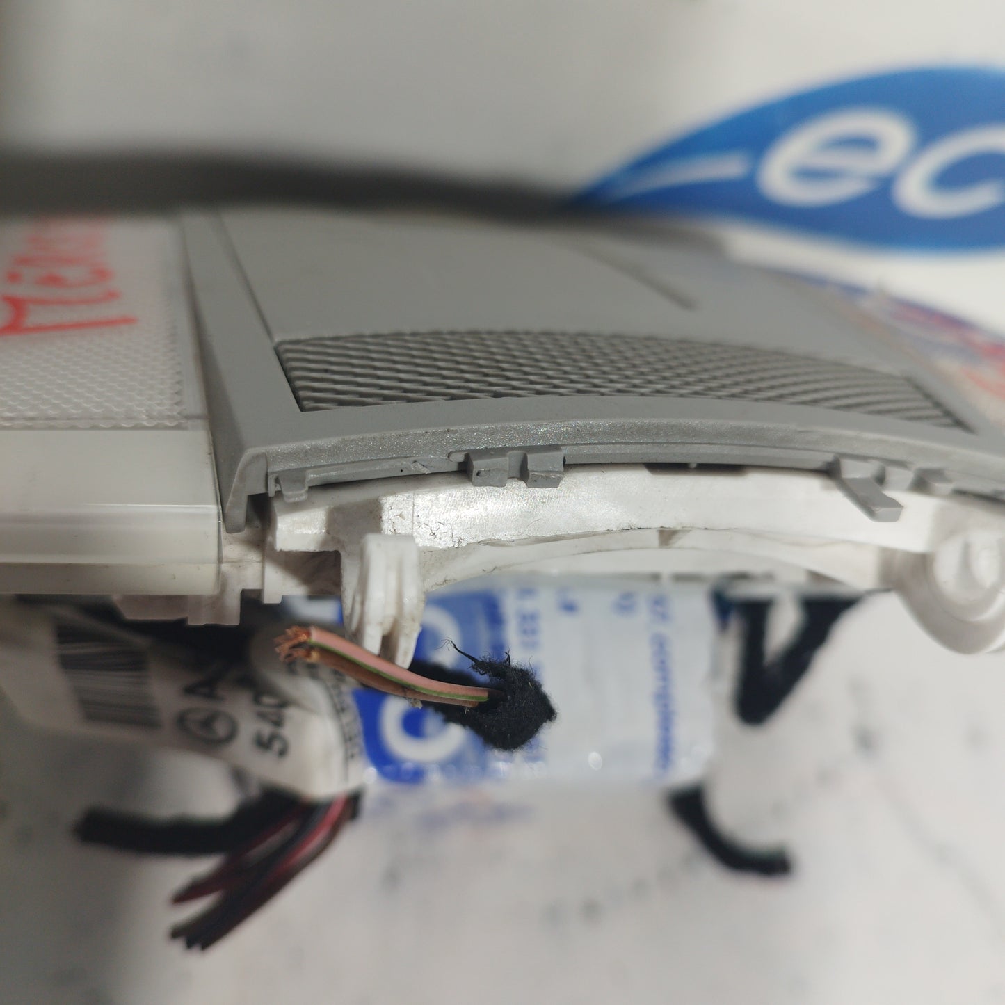 Courtesy light Mercedes C-Class W204 2010 code: A2048202001 ecoAC5899