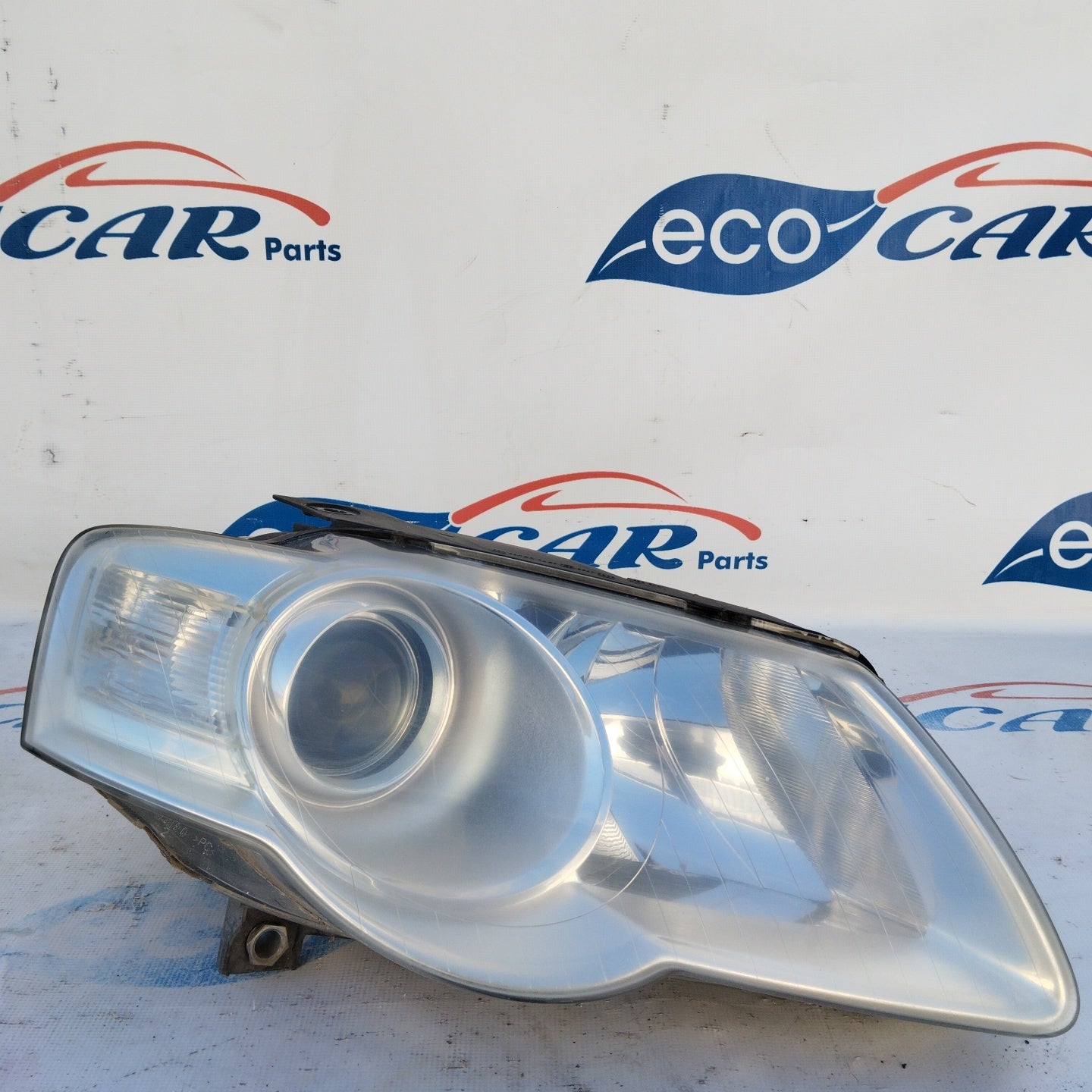 Volkswagen Passat 2009 ecoAG3384 rechter Frontscheinwerfer