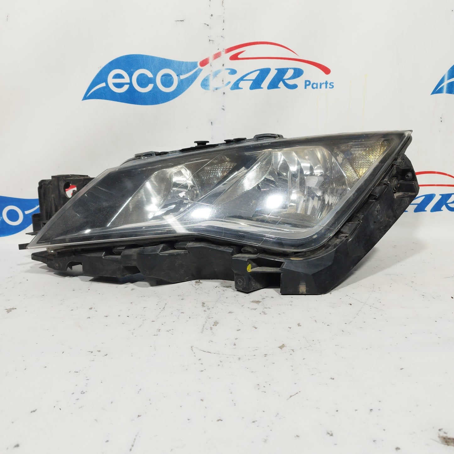Left front light Seat Leon 2013 code: 90010798 ecoAC6137