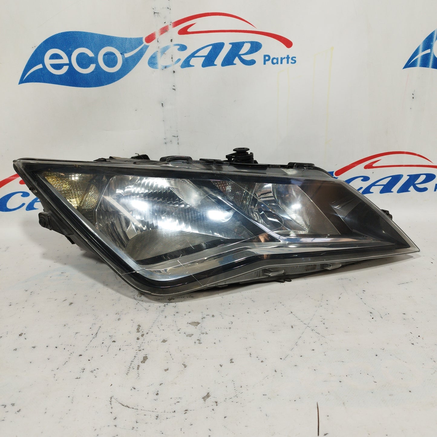 Fanale anteriore dx Seat Leon 2013 codice: 90010799 ecoAC6148