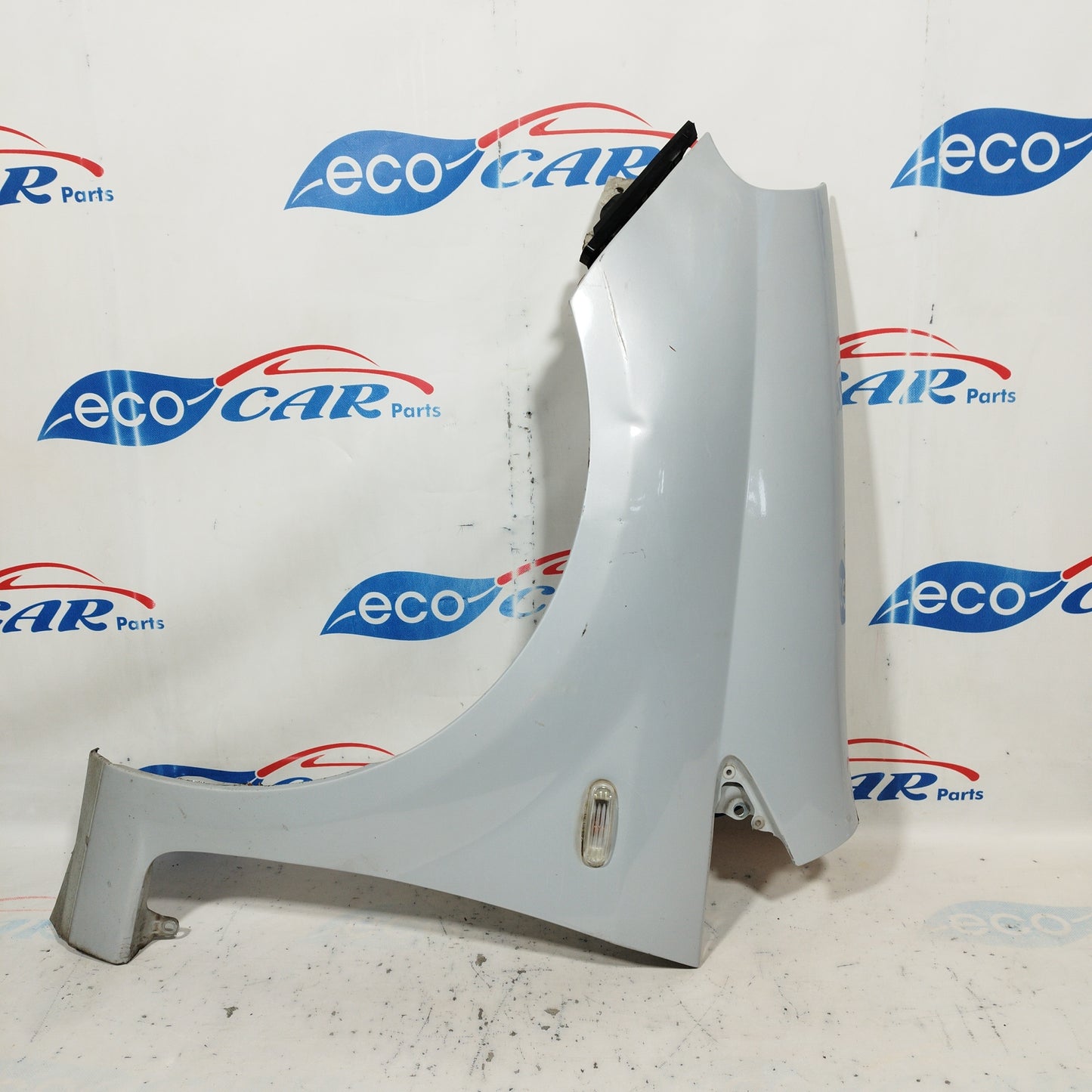 Radiant white left front fender Fiat Punto Evo ecoAC6161