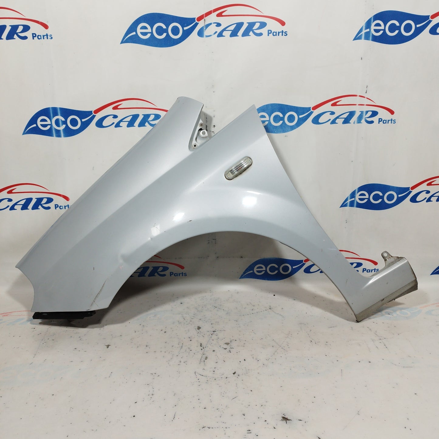 Radiant white left front fender Fiat Punto Evo ecoAC6161