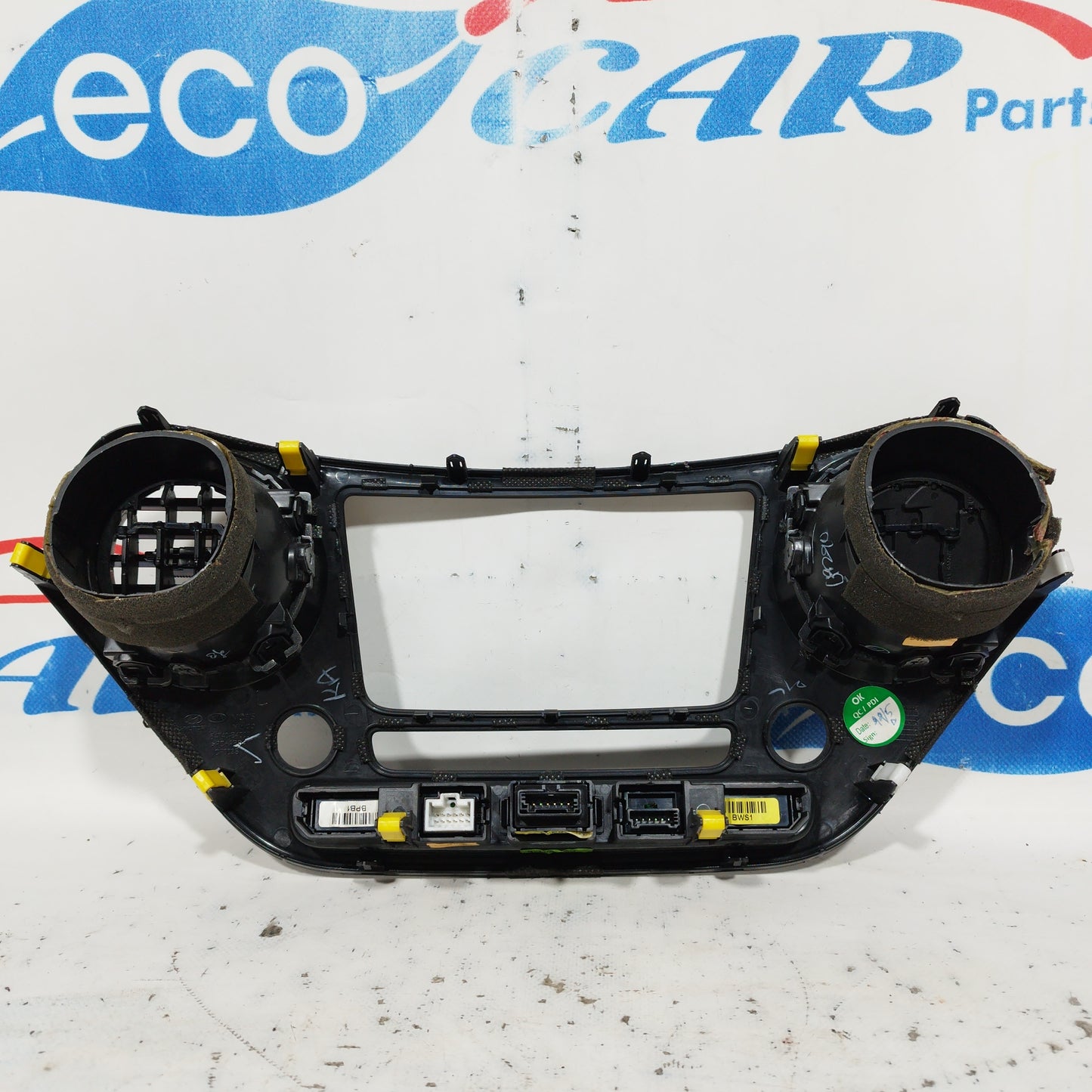 Central dashboard molding Hyundai i10 2016 code: 84740-B4000 ecoAC6207