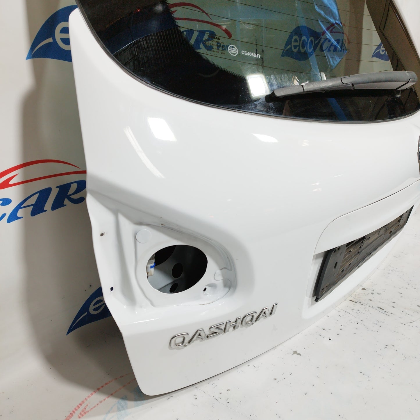 White tailgate Nissan Qashqai 2013 ecoAC6240
