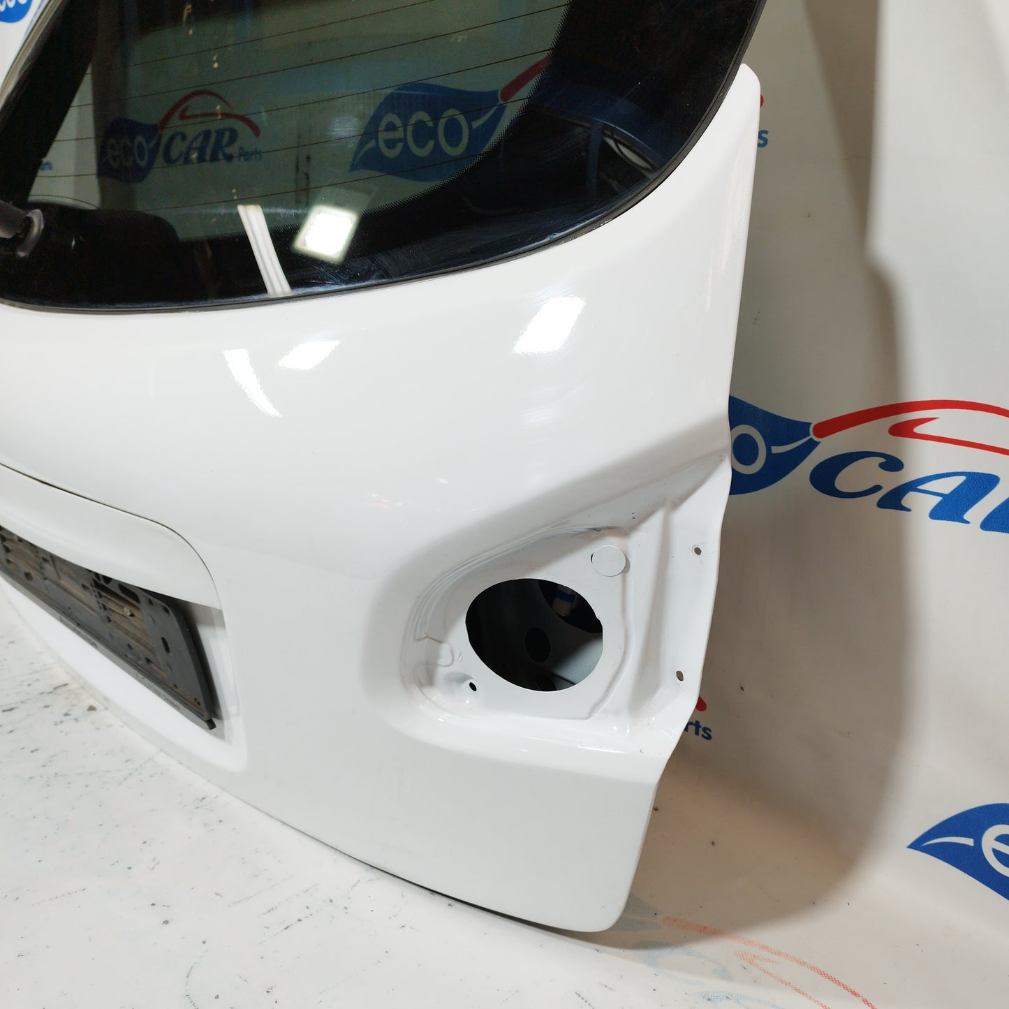 White tailgate Nissan Qashqai 2013 ecoAC6240