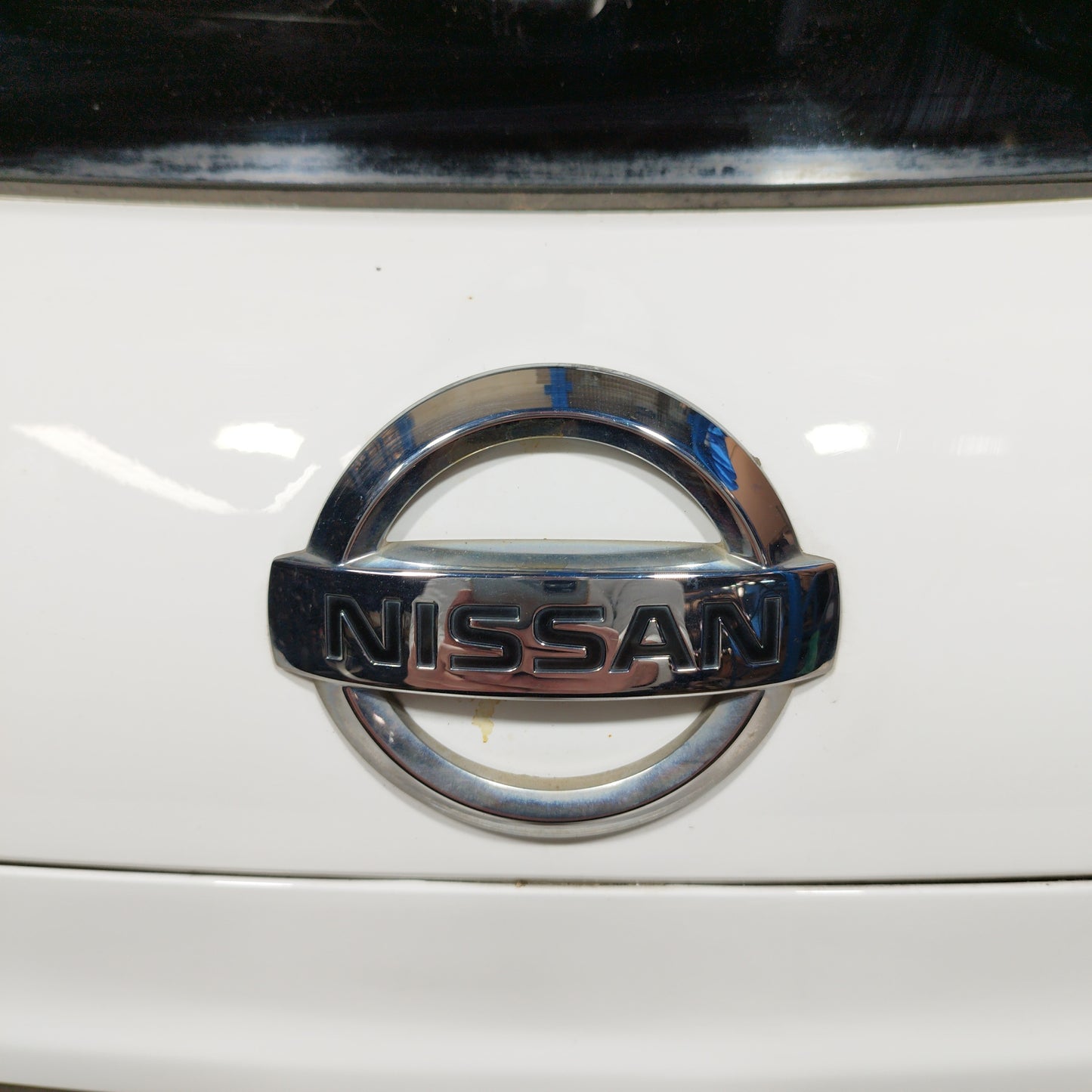 White tailgate Nissan Qashqai 2013 ecoAC6240