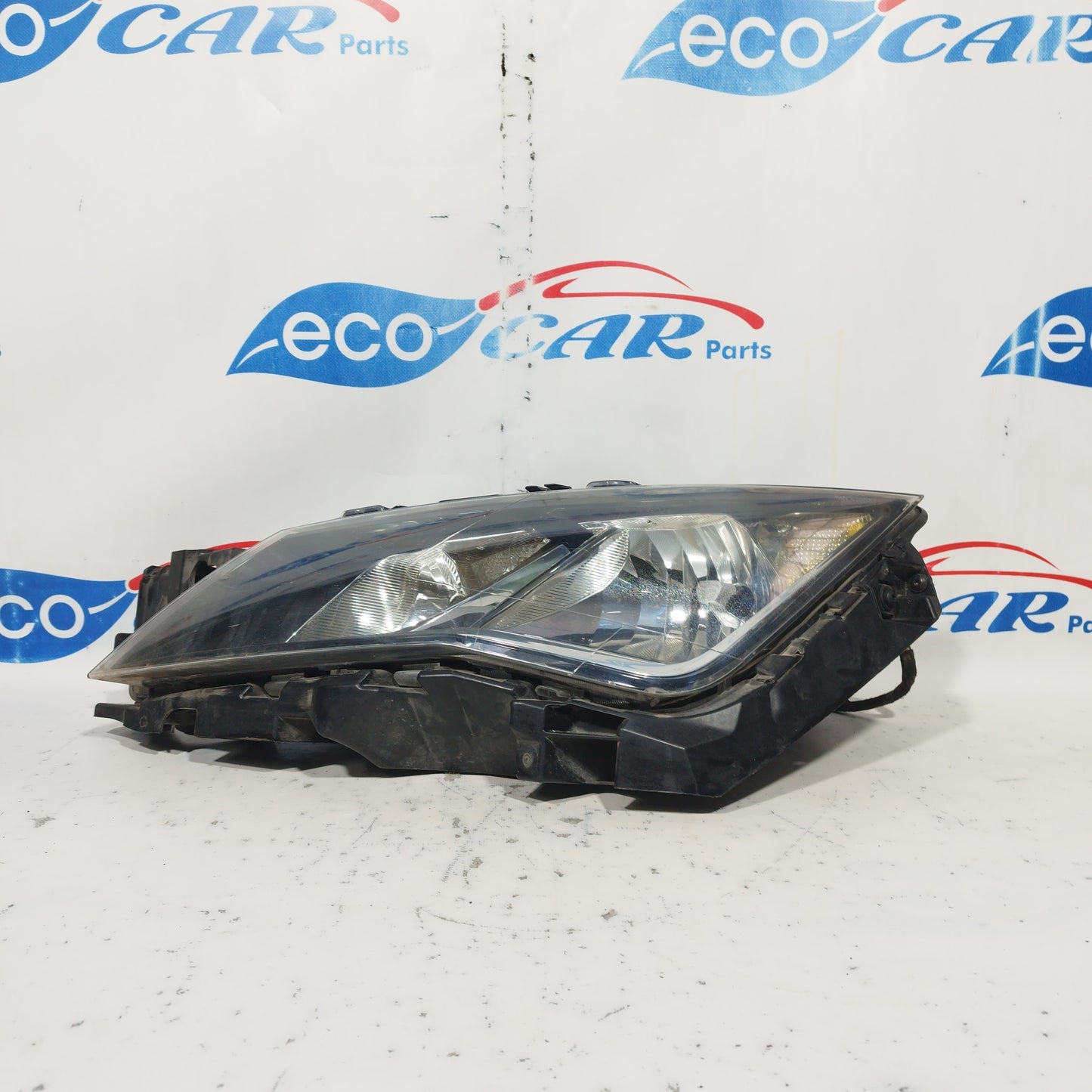 Linker Frontscheinwerfer Seat Leon 2013 Code: 90010798 ecoAC6262