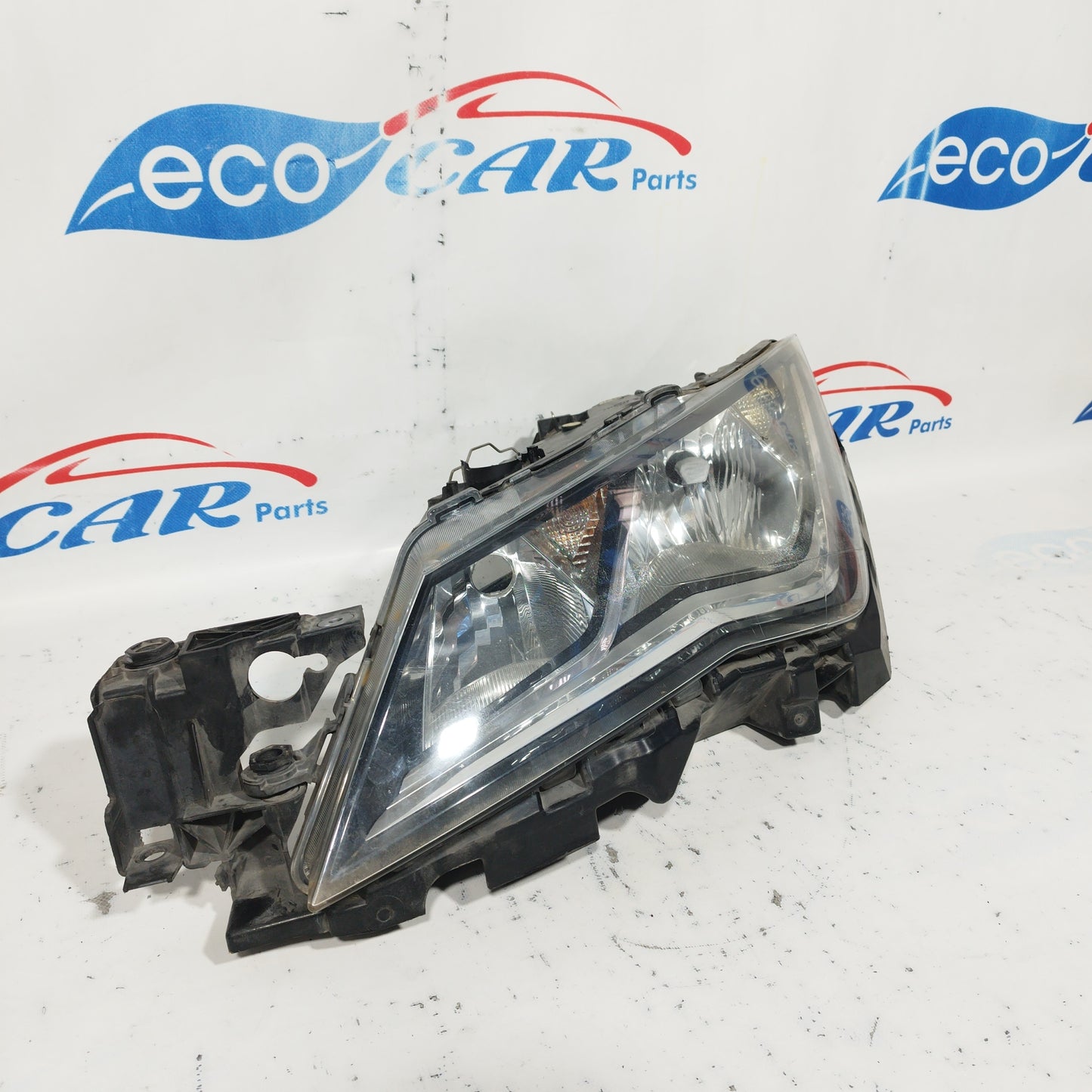 Linker Frontscheinwerfer Seat Leon 2013 Code: 90010798 ecoAC6262