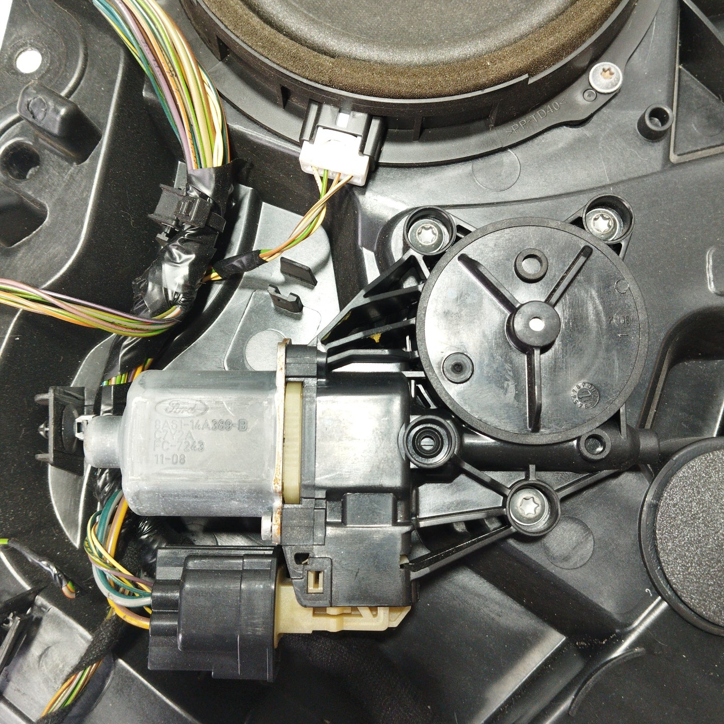 Gepäckträger vorne links Ford Fiesta 2010 Code: 8a61a045h17 ecoAG3689