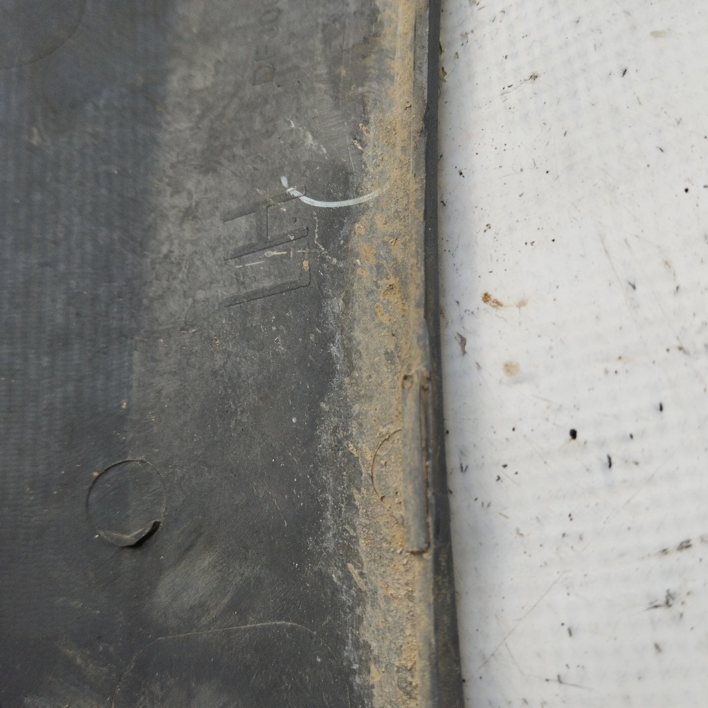 Land Rover Discovery 4 left front fender molding cod. Dfj000032 ecoAG3724