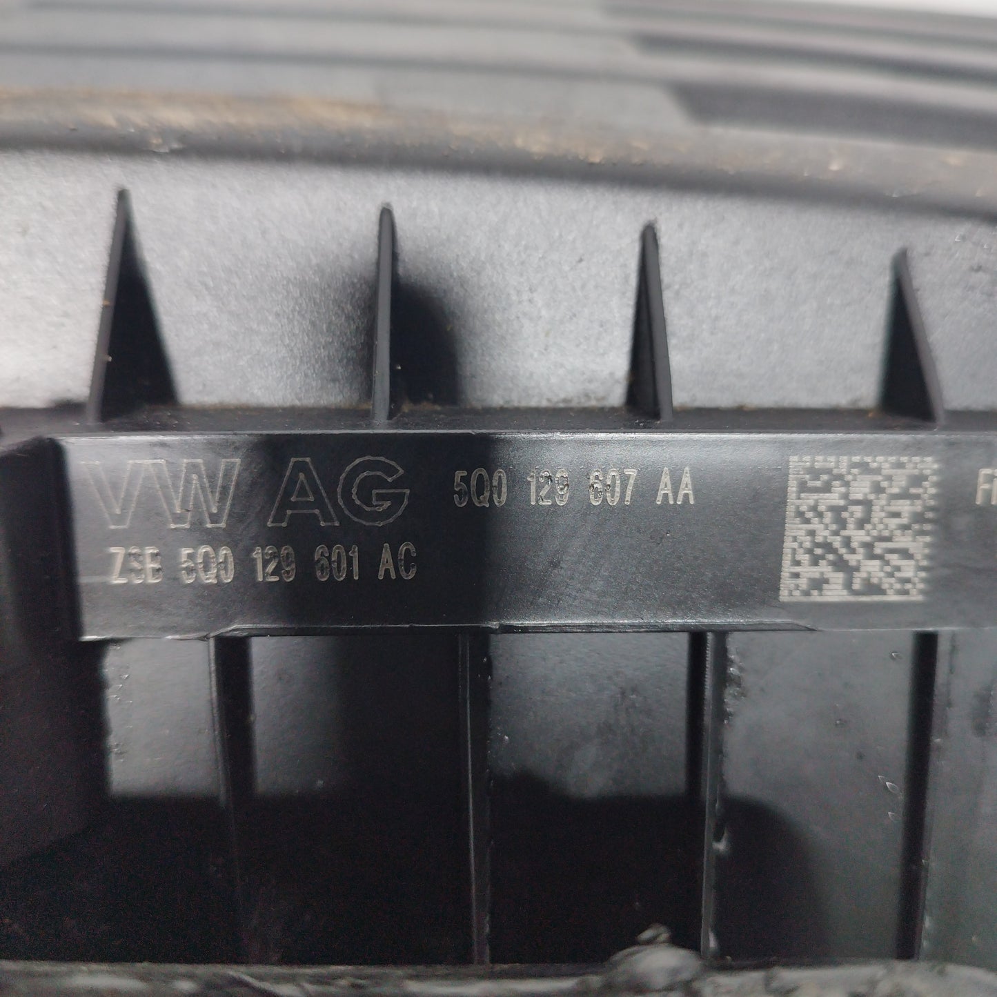 Scatola filtro completa di debimetro Seat Leon 2.0 TDI 2012 codice: 5q0129607aa ecoAC6305