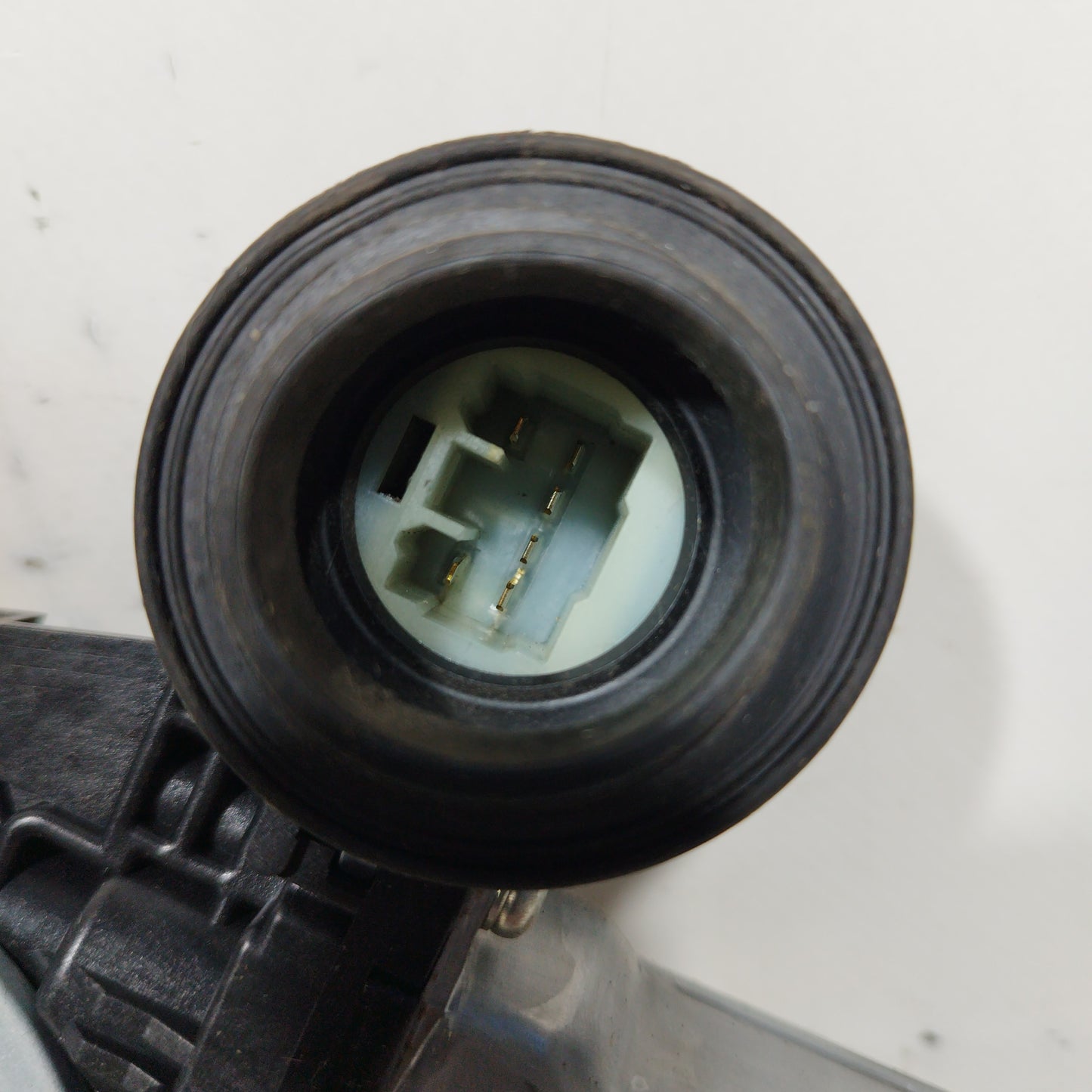 Left rear rack Toyota Yaris 2014 6 Pin code: 85710-0D100 ecoAC6599