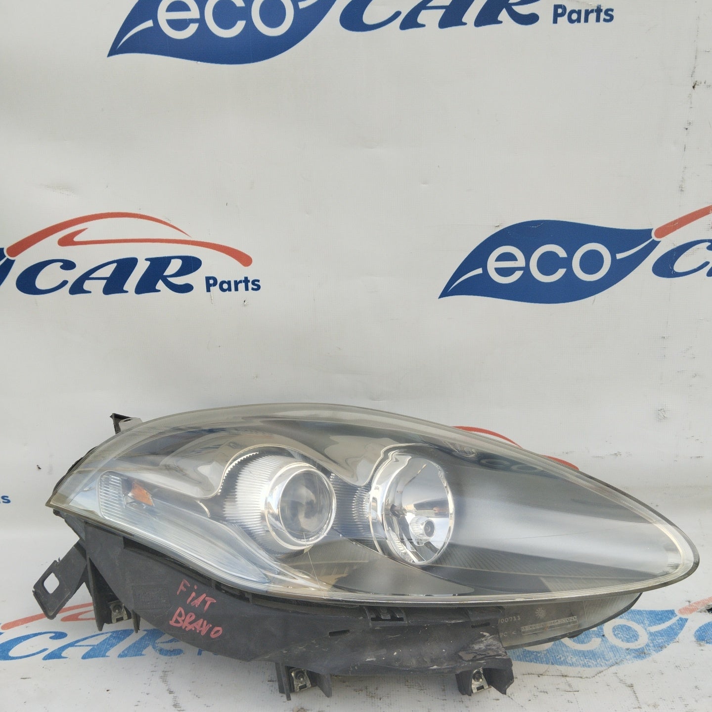 Fanale anteriore dx Fiat Bravo 2008 Fondo scuro freccia bianca ecoAG3725