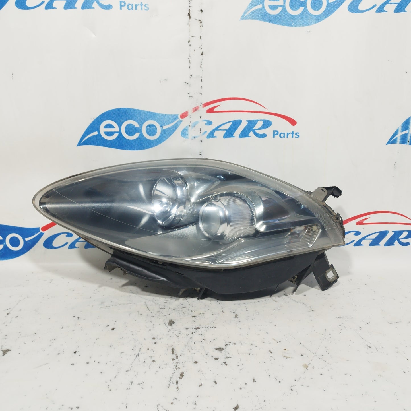 Fanale anteriore sx Fiat Bravo 2010 Fondo scuro e freccia bianca ecoAC6750