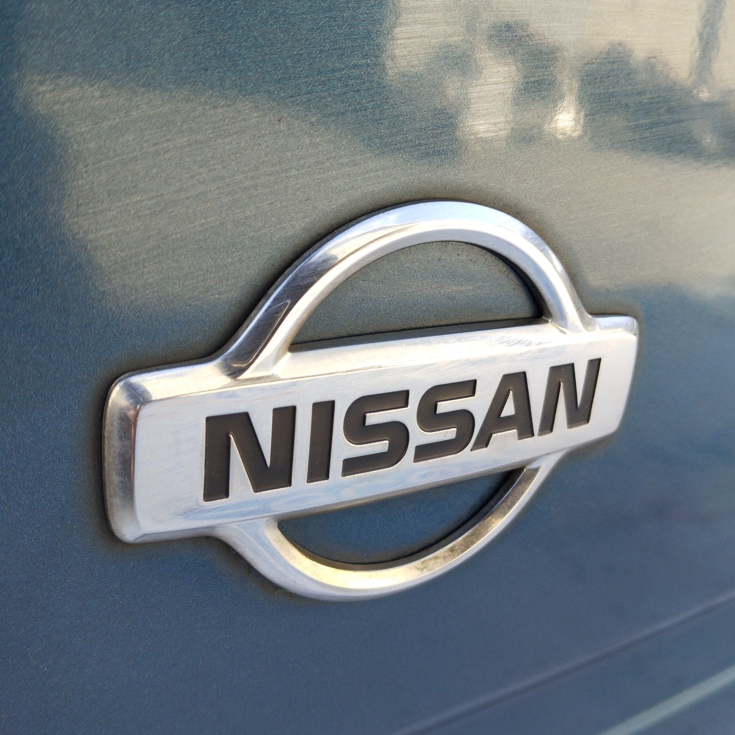 Blue tailgate Nissan Terrano II ecoAG4184