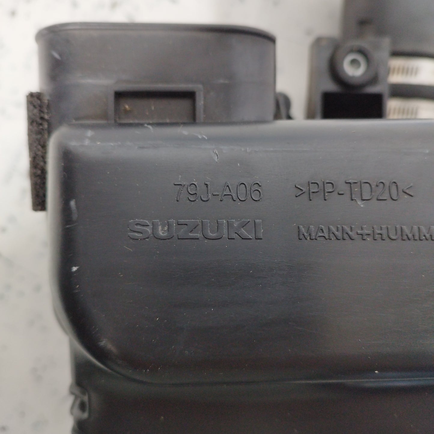 Scatola filtro Fiat 16 / Suzuki Sx4 2.0MTJ 2012 codice: 79JA06 ecoAC6825