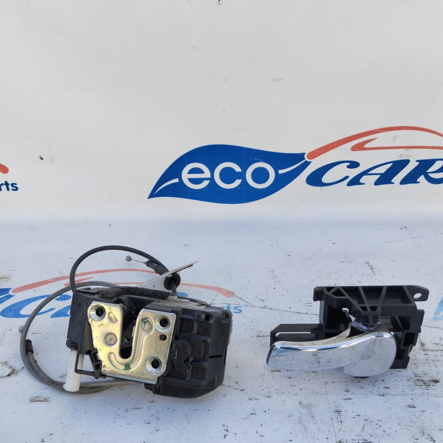 Left front lock Nissan Qashqai ecoAG4216 complete with slightly worn internal handle