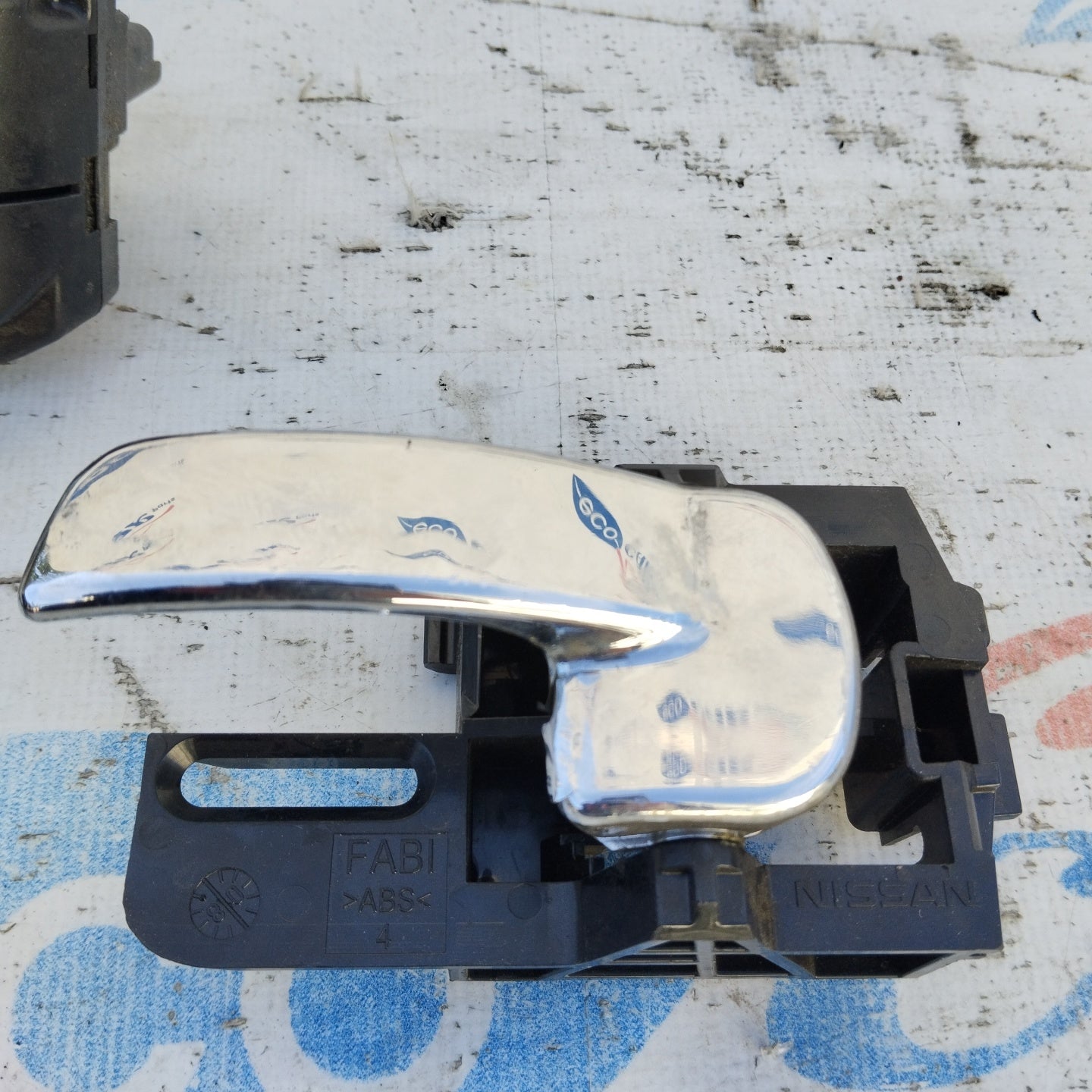 Left front lock Nissan Qashqai ecoAG4216 complete with slightly worn internal handle