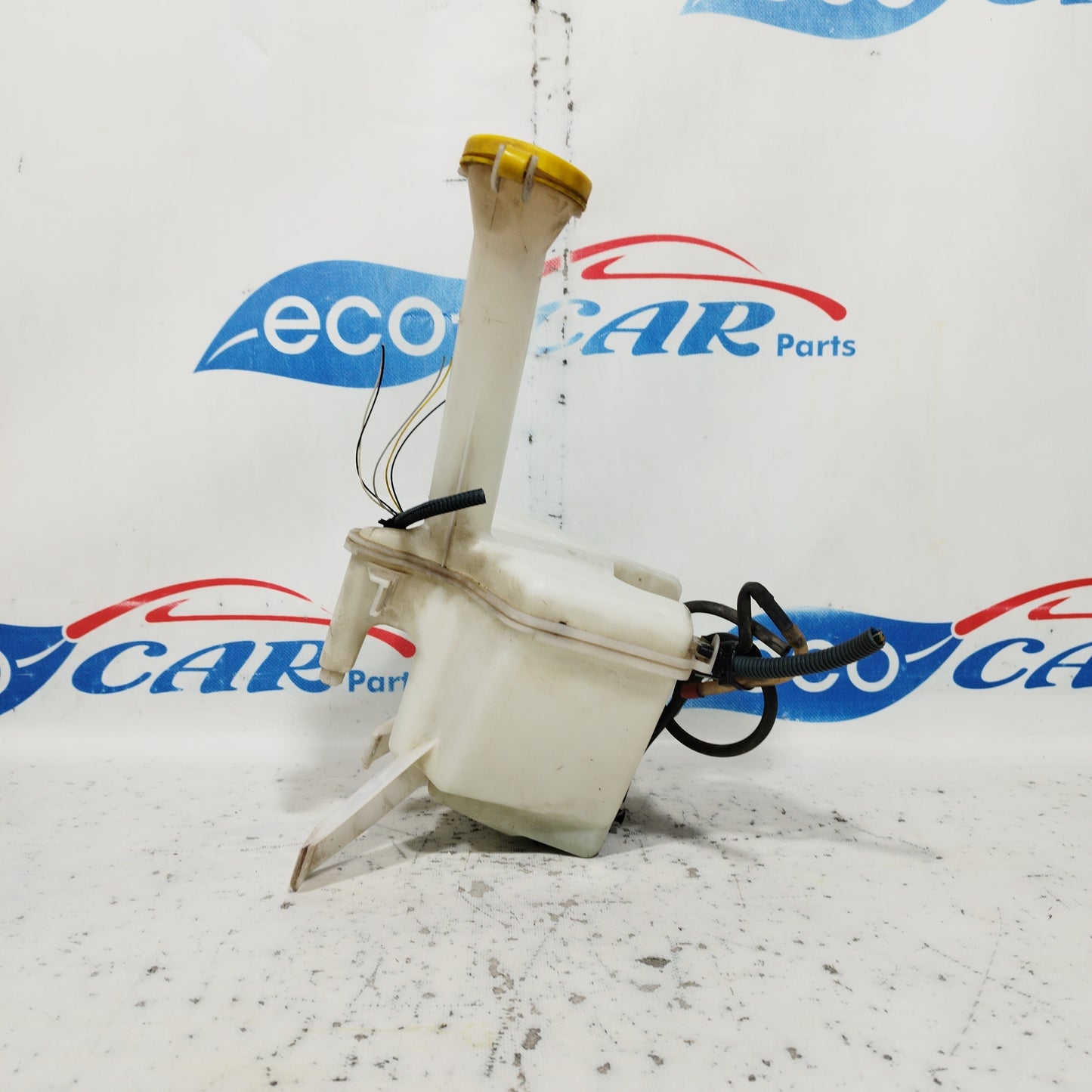 Toyota Yaris 2014 ecoAC6985 windscreen washer reservoir