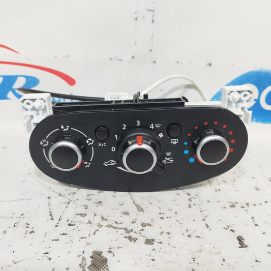 Bedienfeld für Klimaanlage Dacia Sandero Stepway 2012 Code: 5P3741700 ecoAC7049