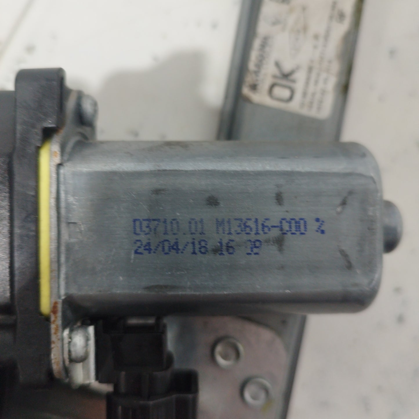 Gepäckträger vorne rechts Dacia Sandero Stepway Code: 0371001 p2012 ecoAC7069