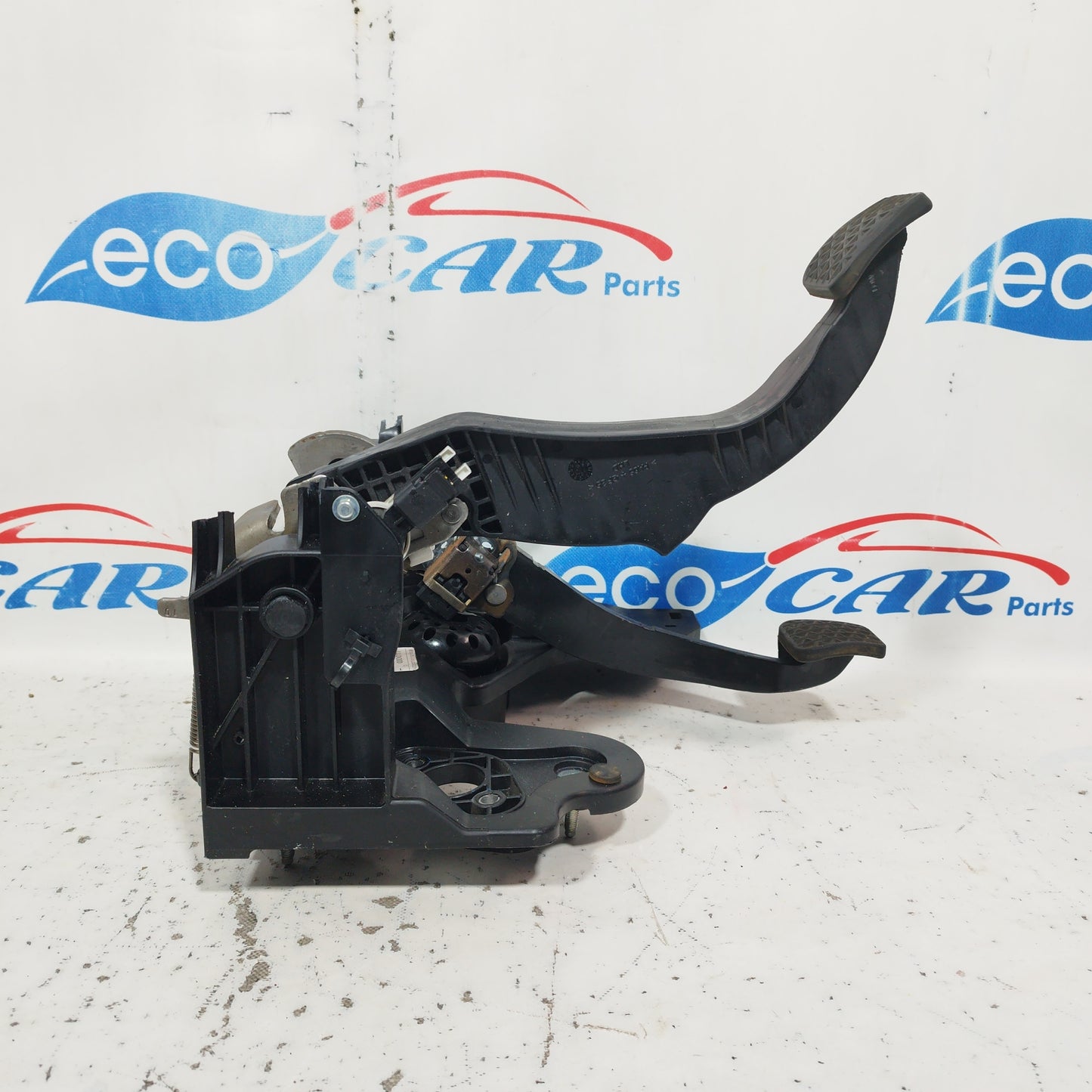 Clutch / brake pedal Opel Astra J 1.4 B 2015ecoAC7182