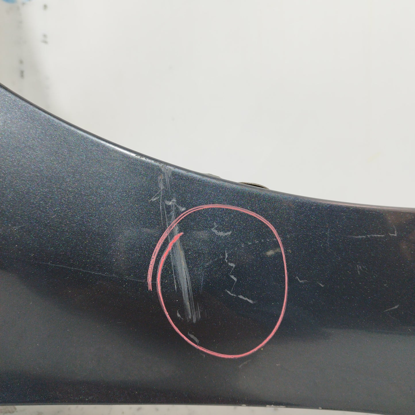 Parafango anteriore dx grigio scuro Peugeot 107 2007 ecoAC7319