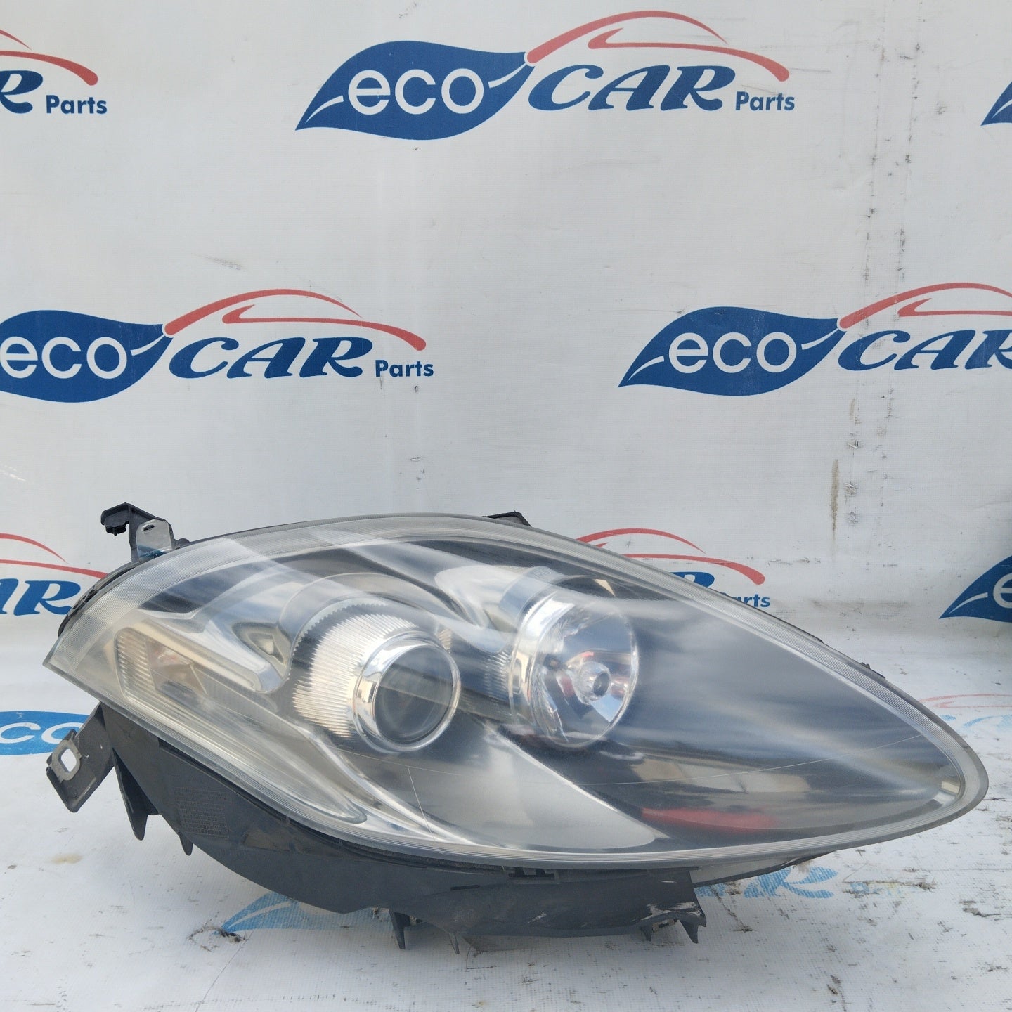 Fanale anteriore dx Fiat Bravo 2008 fondo scuro freccia bianca ecoAG4698