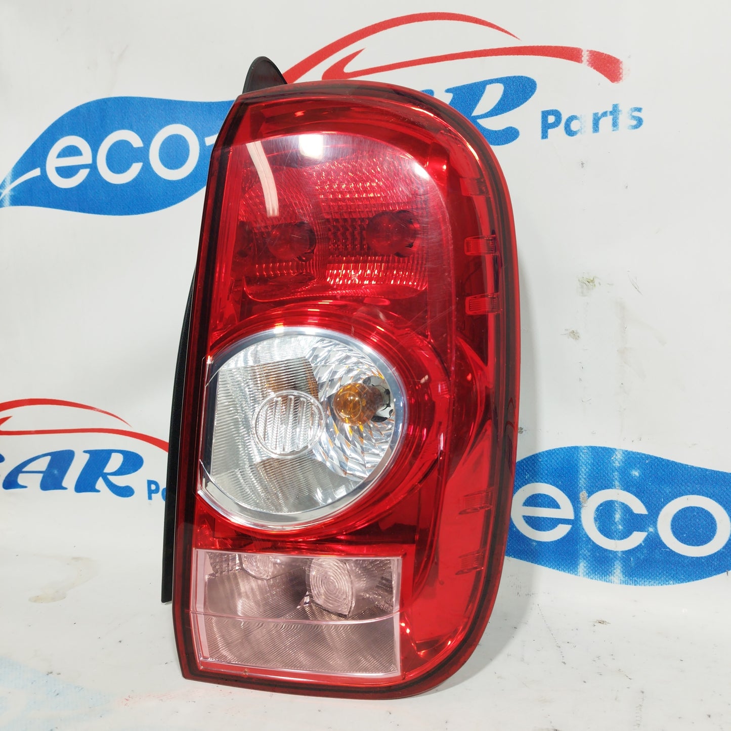 Dacia Duster 2014 ecoAC7825 right rear light