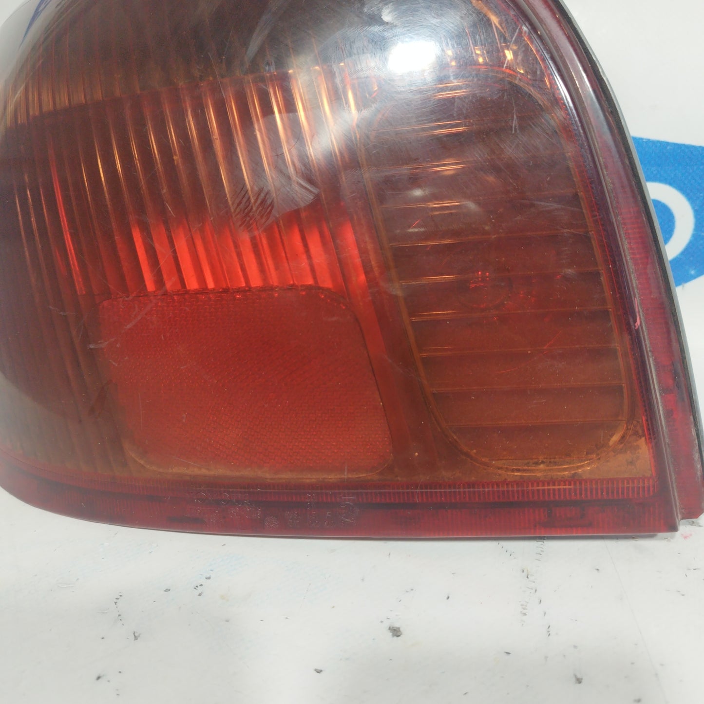 Toyota Yaris 2002 ecoAC7946 linke Rückleuchte