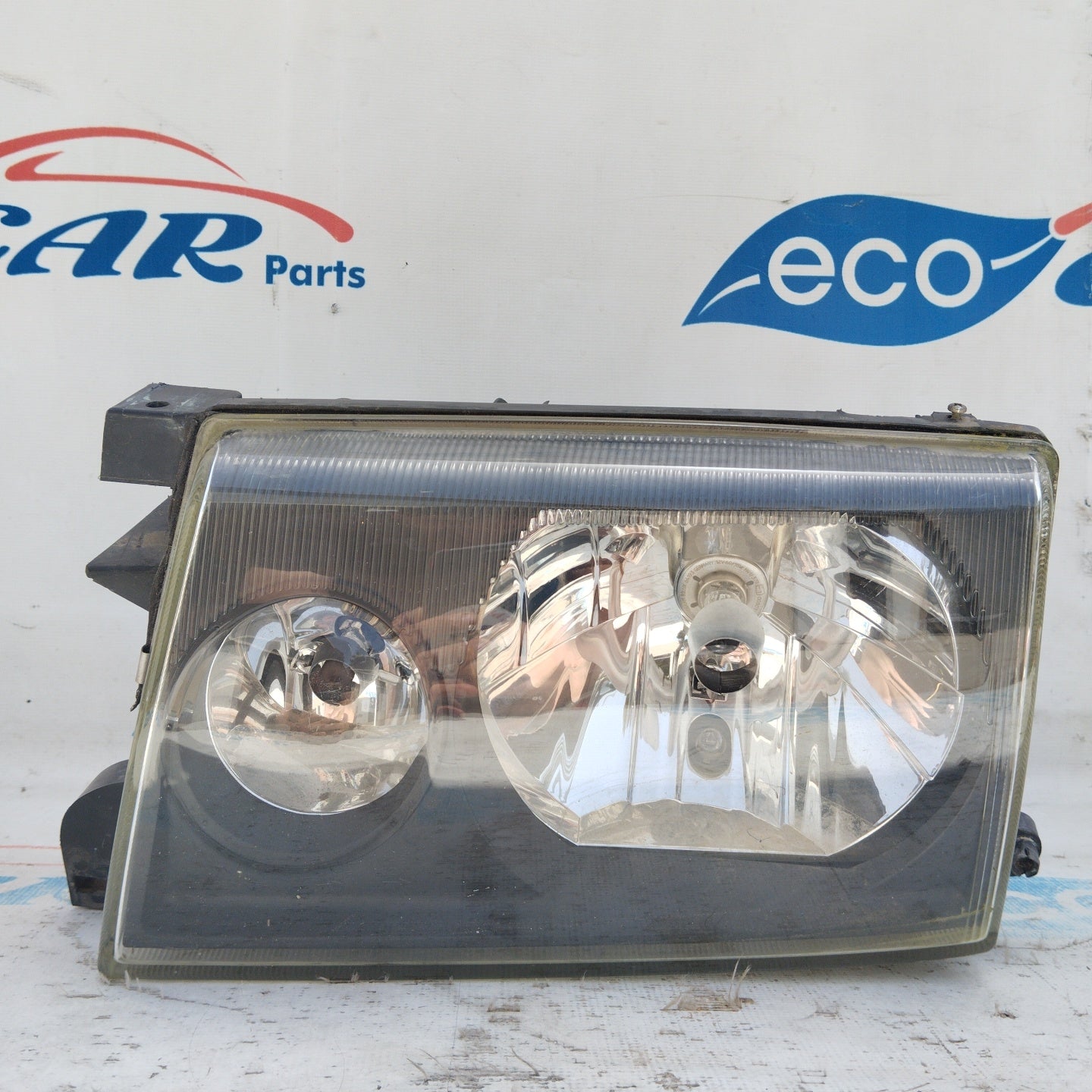 Nissan Terrano II ecoAG4936 left front light